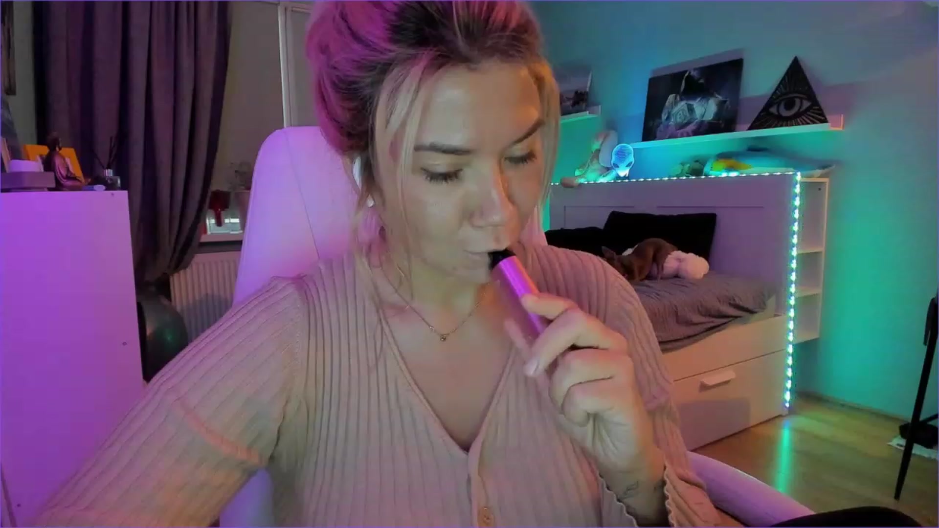 Gallery image thumbnail from NickyBlein's myfreecams stream on, 12/21/2022, 10:33 image 3 of 20