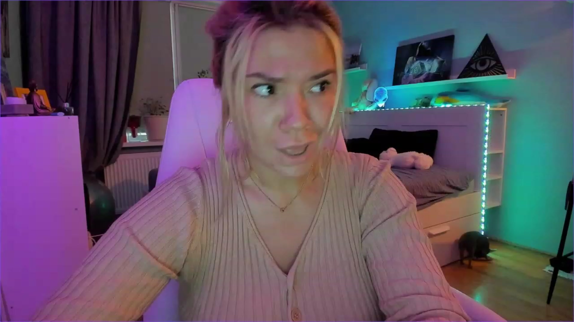 Gallery image thumbnail from NickyBlein's myfreecams stream on, 12/21/2022, 10:33 image 9 of 20