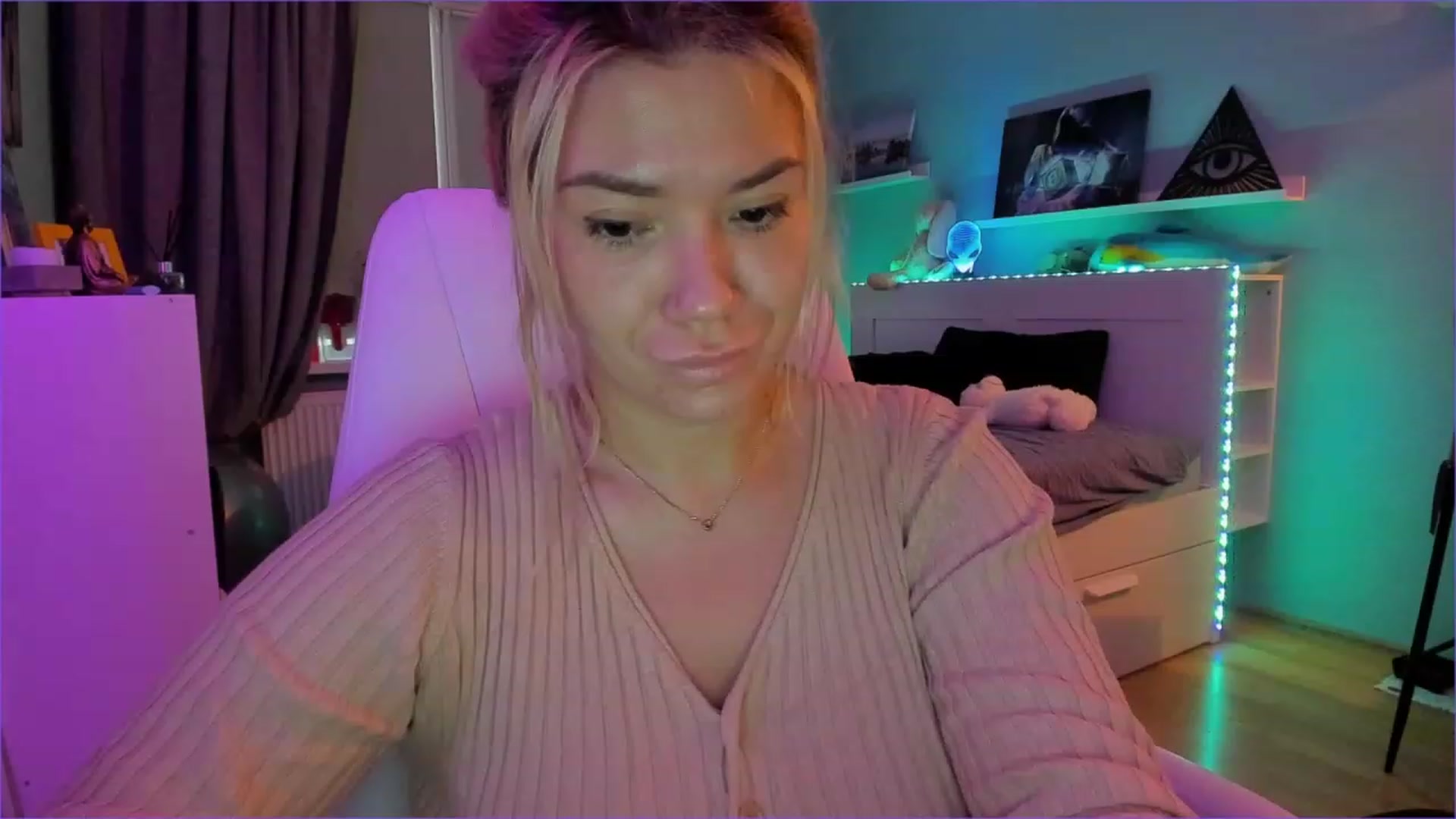 Gallery image thumbnail from NickyBlein's myfreecams stream on, 12/21/2022, 10:33 image 19 of 20