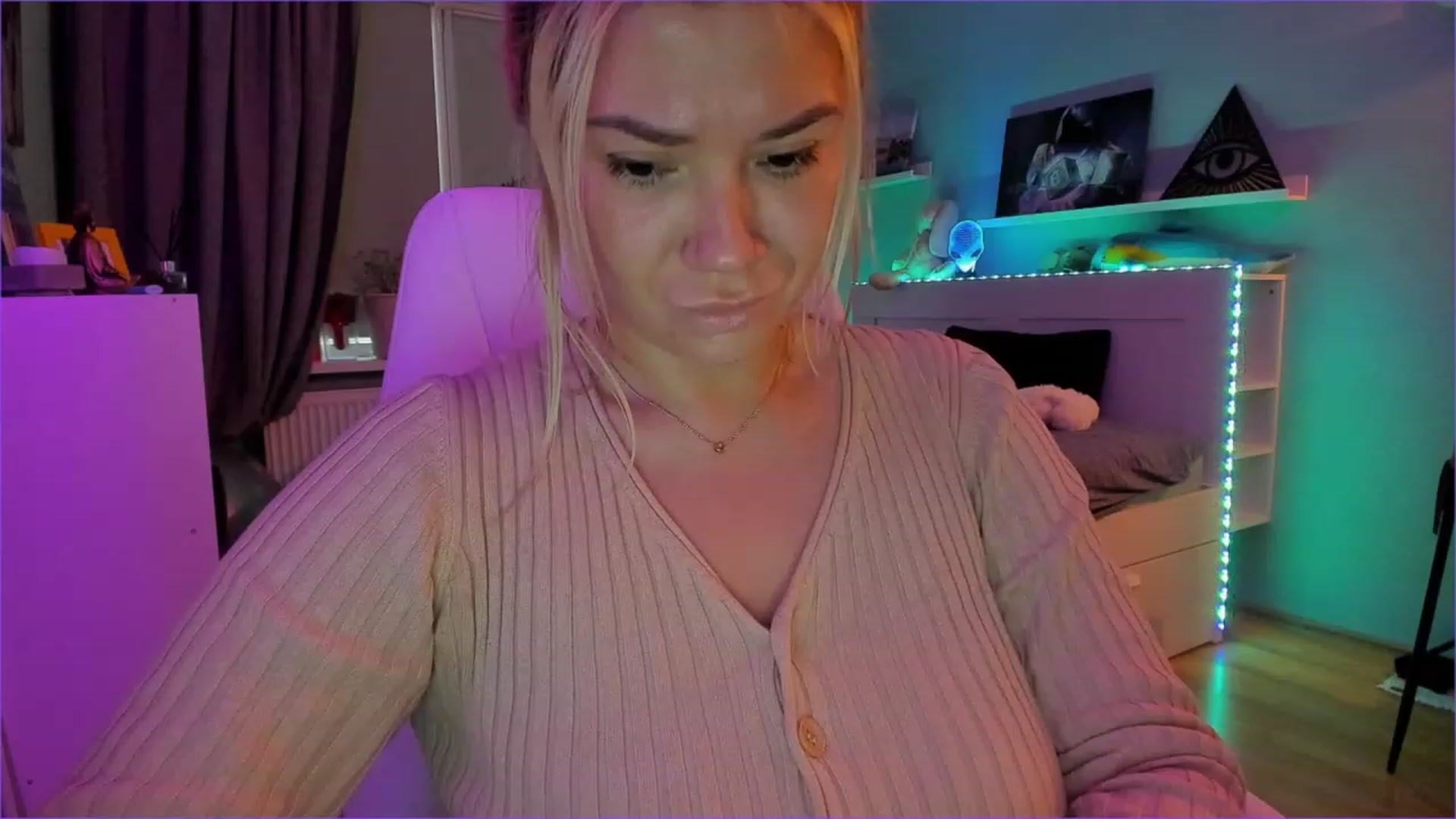 Gallery image thumbnail from NickyBlein's myfreecams stream on, 12/21/2022, 10:33 image 13 of 20