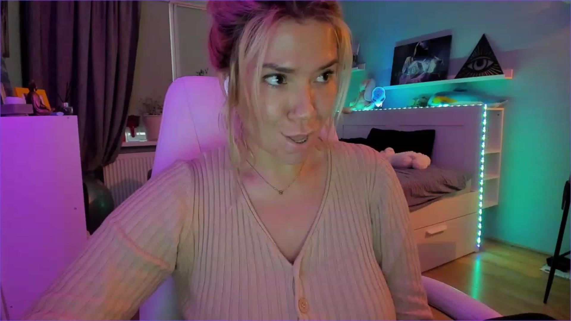 Gallery image thumbnail from NickyBlein's myfreecams stream on, 12/21/2022, 10:33 image 7 of 20