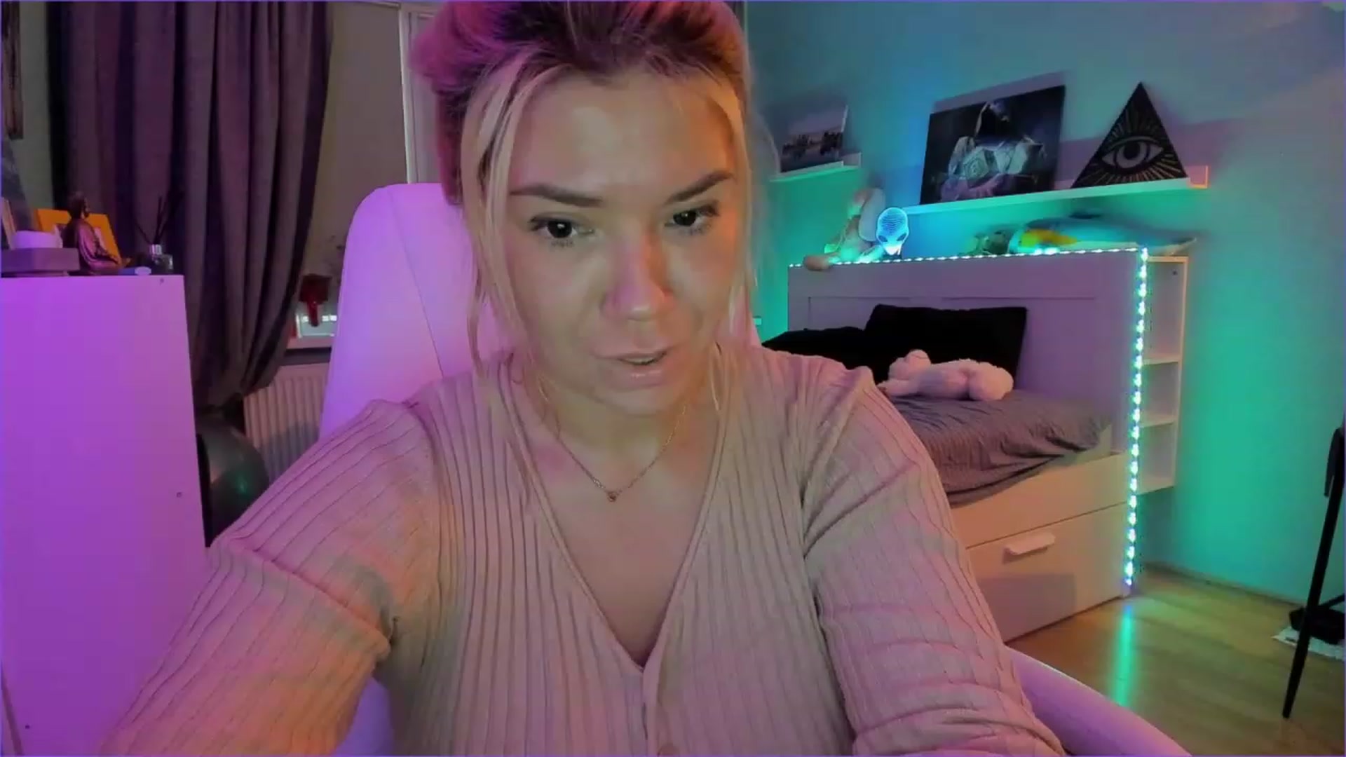 Gallery image thumbnail from NickyBlein's myfreecams stream on, 12/21/2022, 10:33 image 2 of 20
