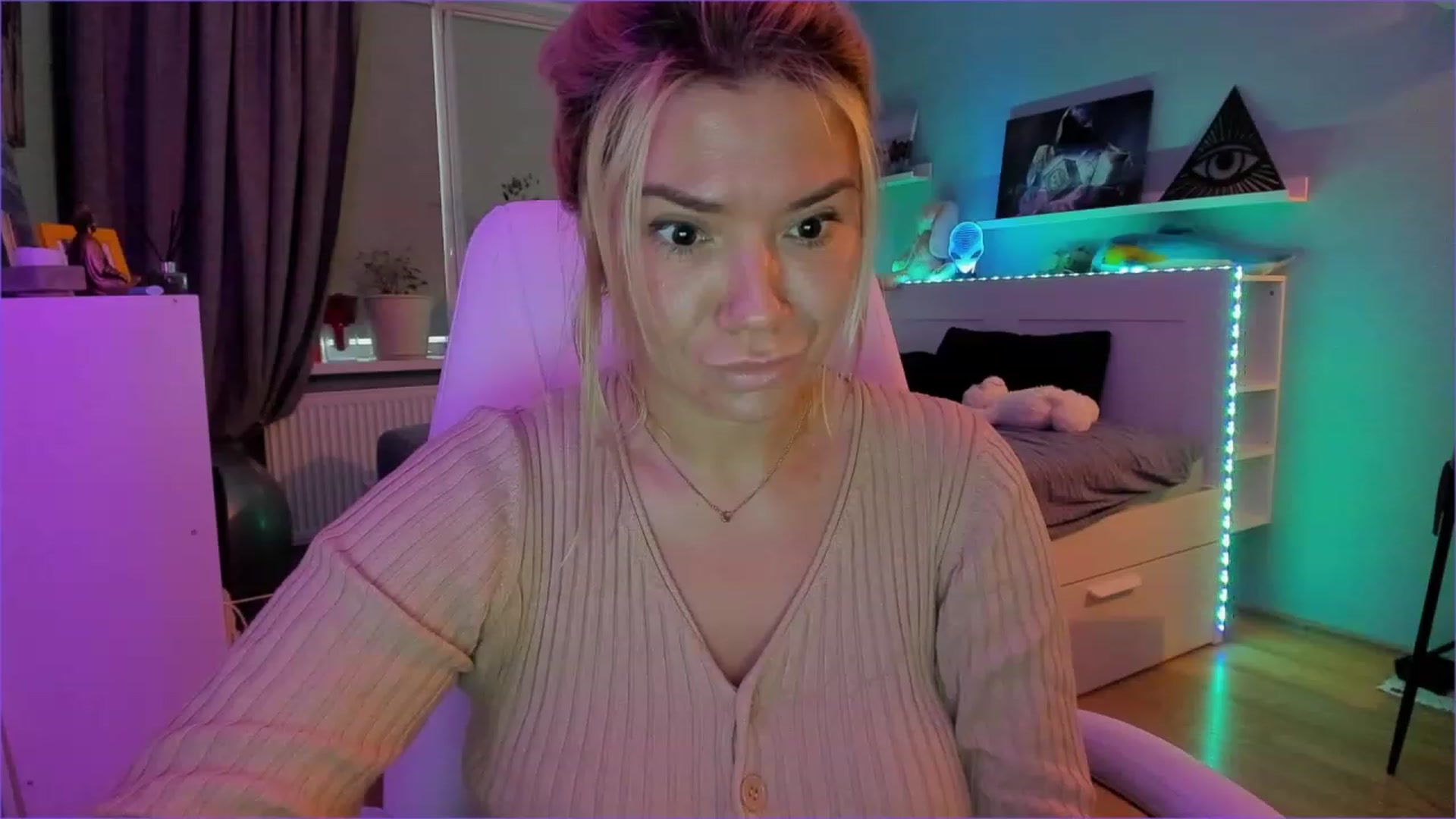 Gallery image thumbnail from NickyBlein's myfreecams stream on, 12/21/2022, 10:33 image 11 of 20
