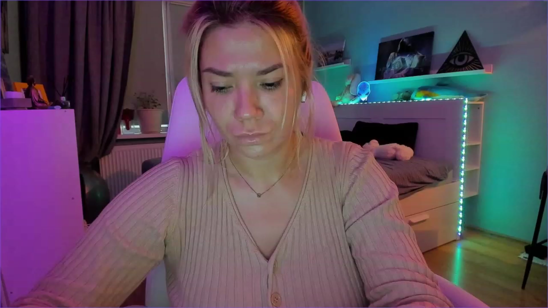 Gallery image thumbnail from NickyBlein's myfreecams stream on, 12/21/2022, 10:33 image 6 of 20