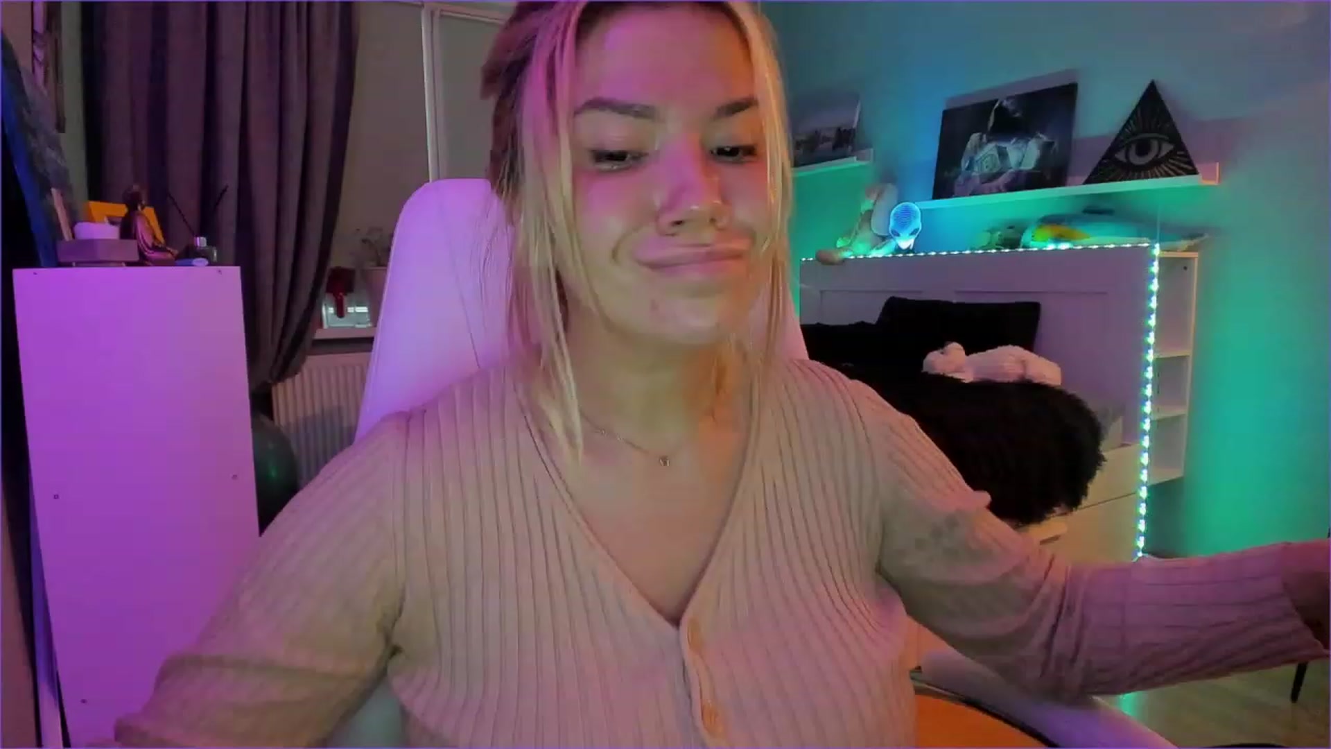 Gallery image thumbnail from NickyBlein's myfreecams stream on, 12/21/2022, 12:36 image 11 of 20