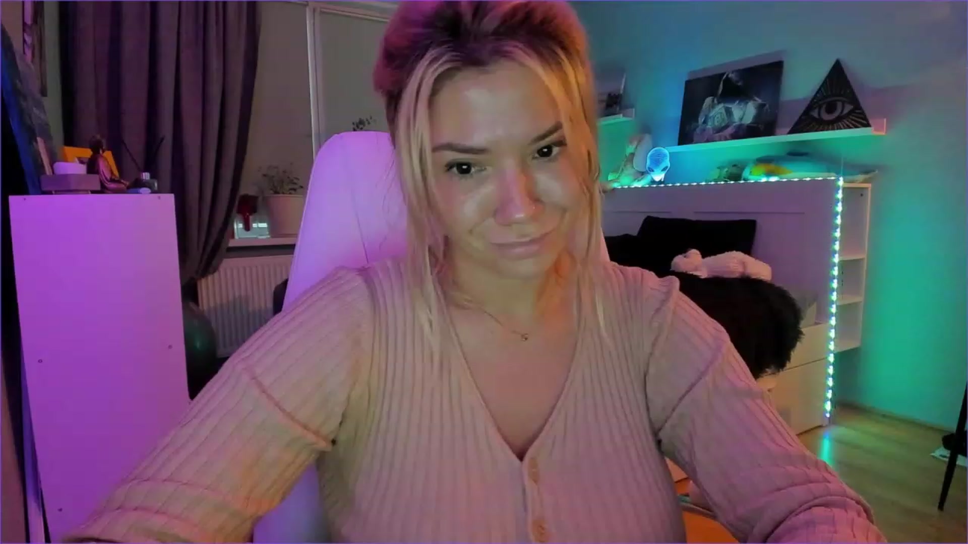 Gallery image thumbnail from NickyBlein's myfreecams stream on, 12/21/2022, 12:36 image 13 of 20