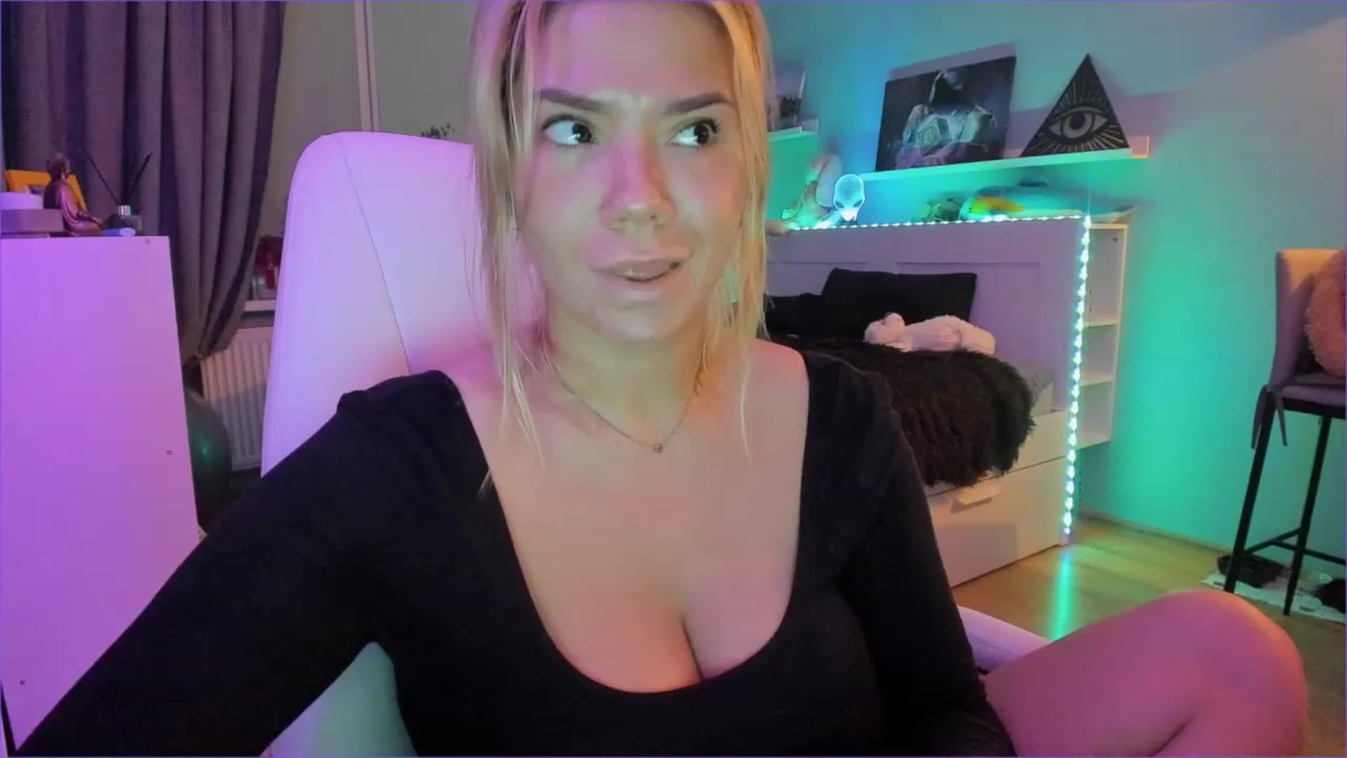 Gallery image thumbnail from NickyBlein's myfreecams stream on, 12/21/2022, 13:28 image 7 of 20