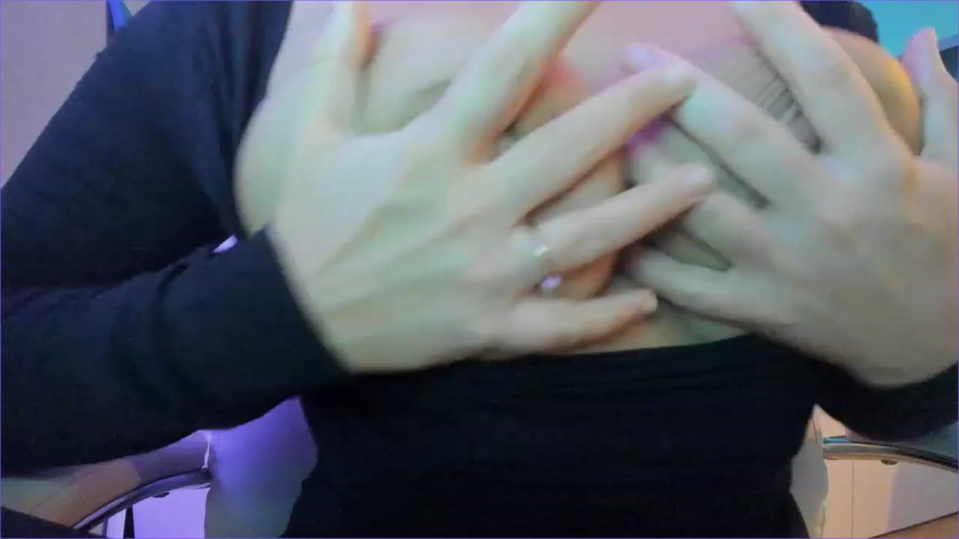 Gallery image thumbnail from NickyBlein's myfreecams stream on, 12/21/2022, 13:28 image 11 of 20
