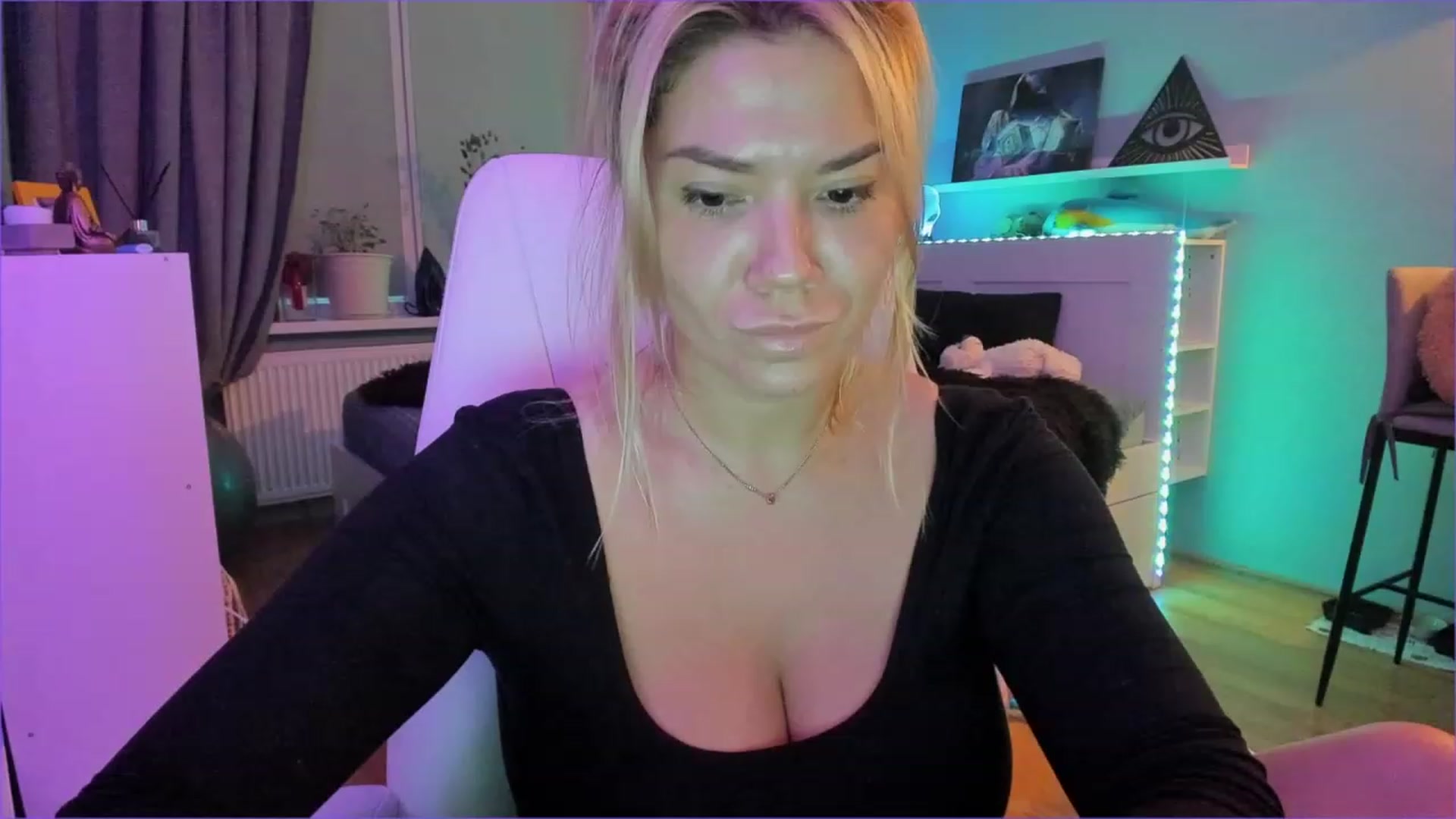 Gallery image thumbnail from NickyBlein's myfreecams stream on, 12/21/2022, 13:28 image 6 of 20