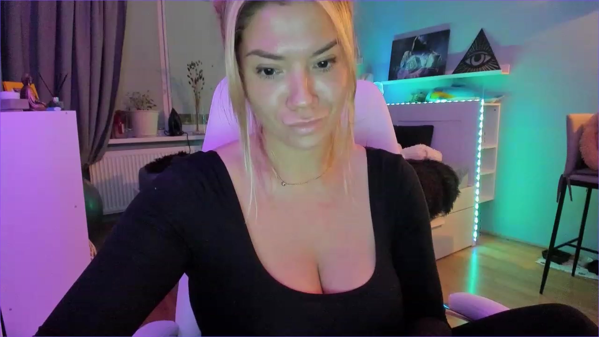 Gallery image thumbnail from NickyBlein's myfreecams stream on, 12/21/2022, 14:07 image 9 of 20
