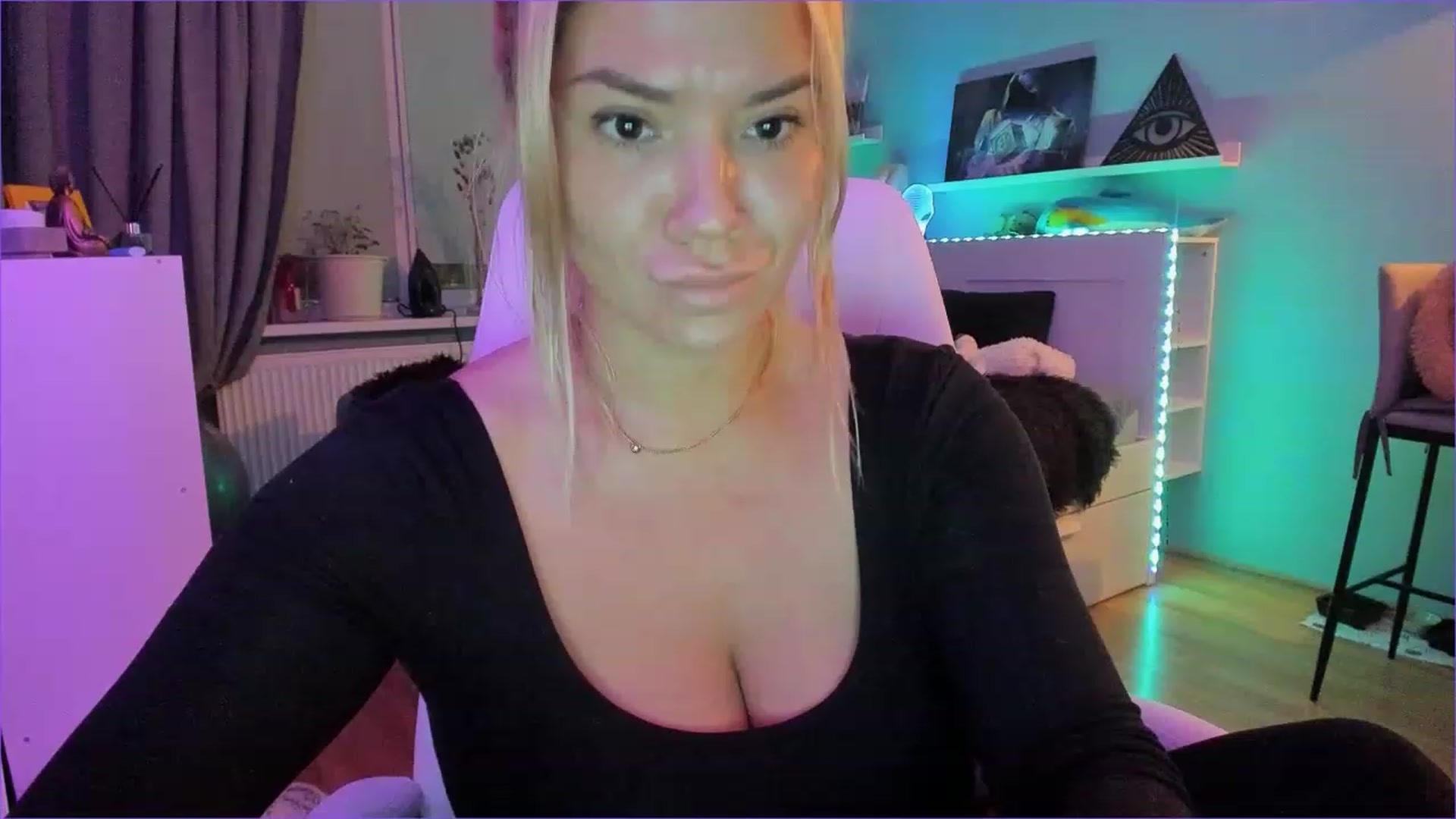 Gallery image thumbnail from NickyBlein's myfreecams stream on, 12/21/2022, 14:07 image 10 of 20