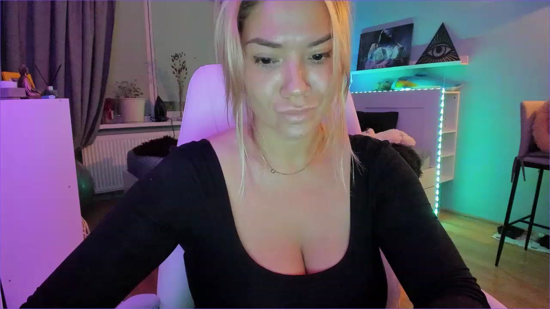 Gallery image thumbnail from NickyBlein's myfreecams stream on, 12/21/2022, 14:07 image 12 of 20