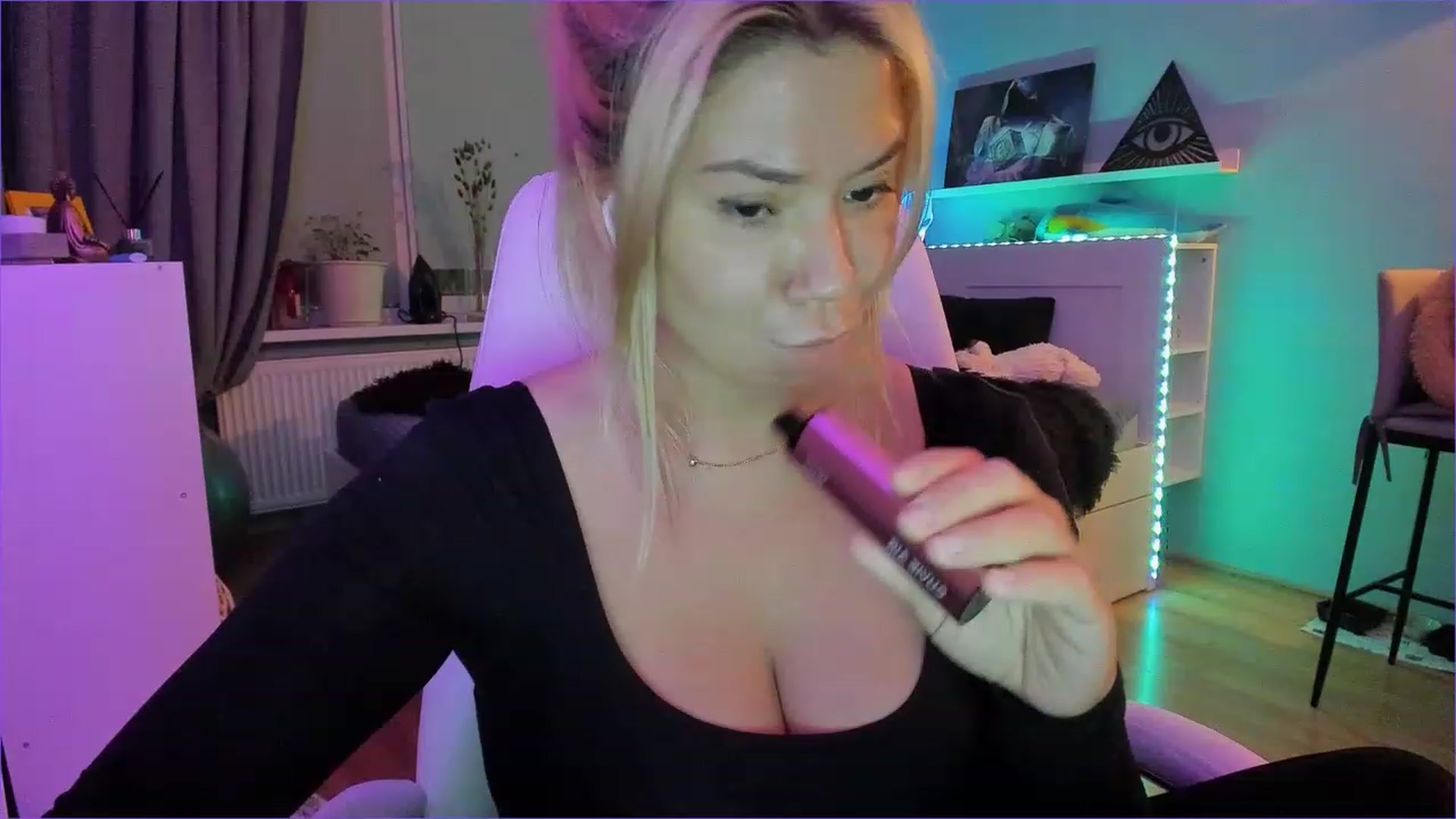 Gallery image thumbnail from NickyBlein's myfreecams stream on, 12/21/2022, 14:07 image 14 of 20