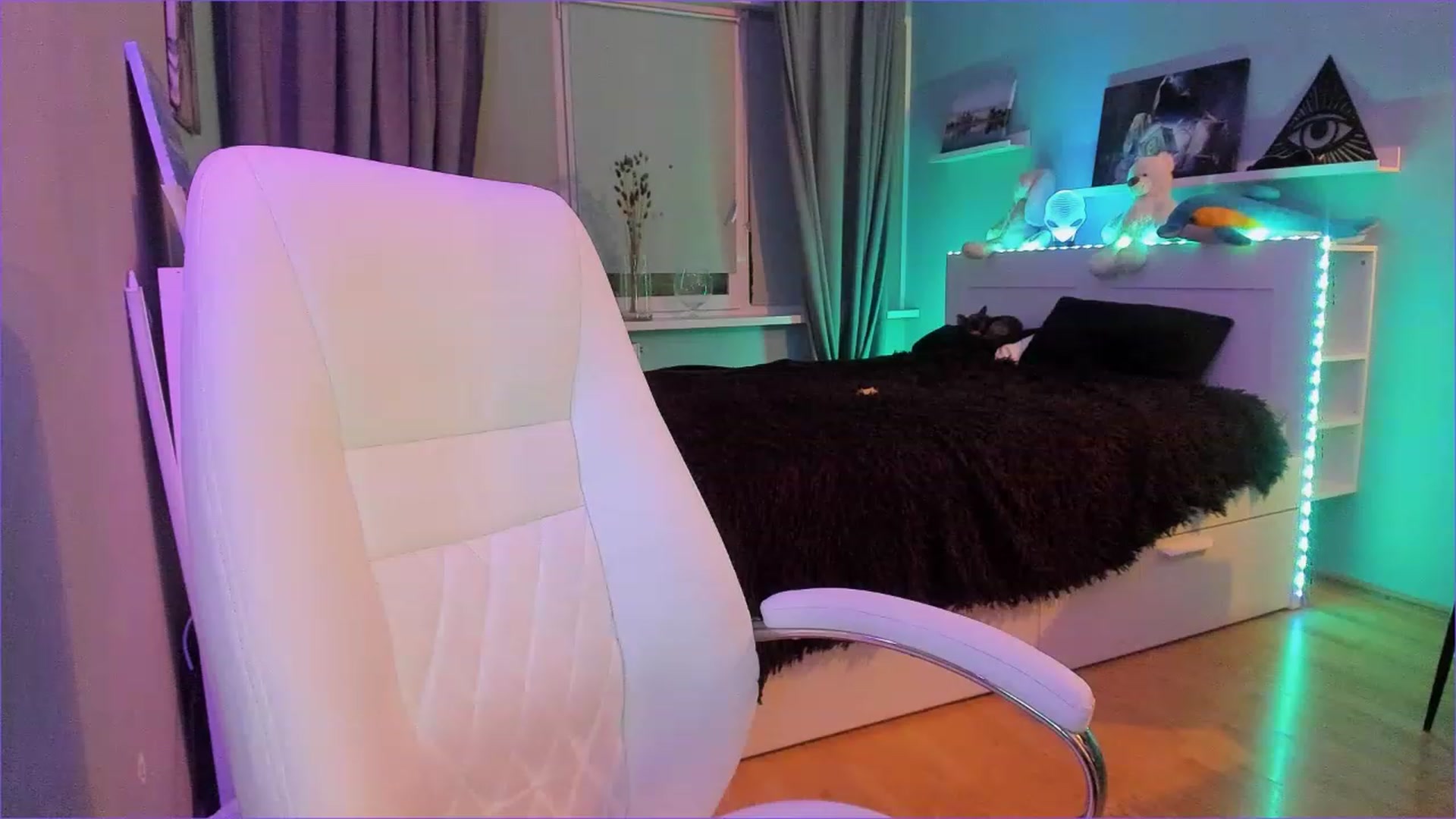 Gallery image thumbnail from NickyBlein's myfreecams stream on, 12/23/2022, 14:26 image 15 of 20