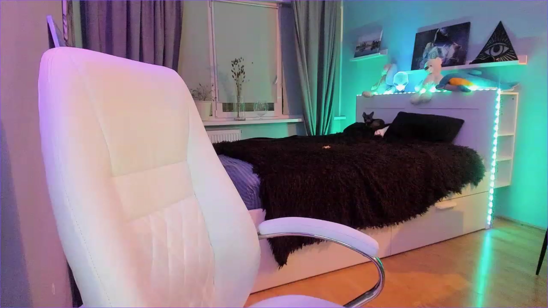 Gallery image thumbnail from NickyBlein's myfreecams stream on, 12/23/2022, 14:26 image 16 of 20