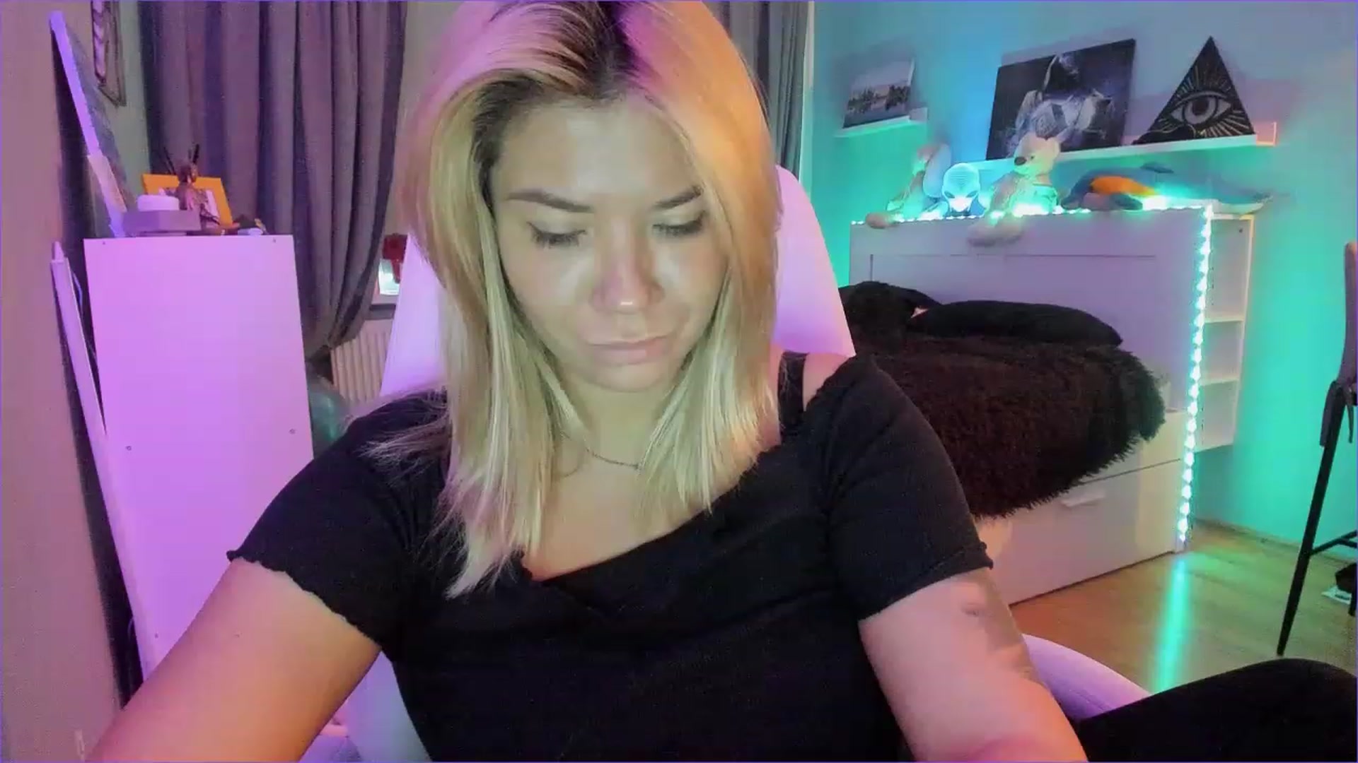 Gallery image thumbnail from NickyBlein's myfreecams stream on, 12/24/2022, 11:51 image 16 of 20
