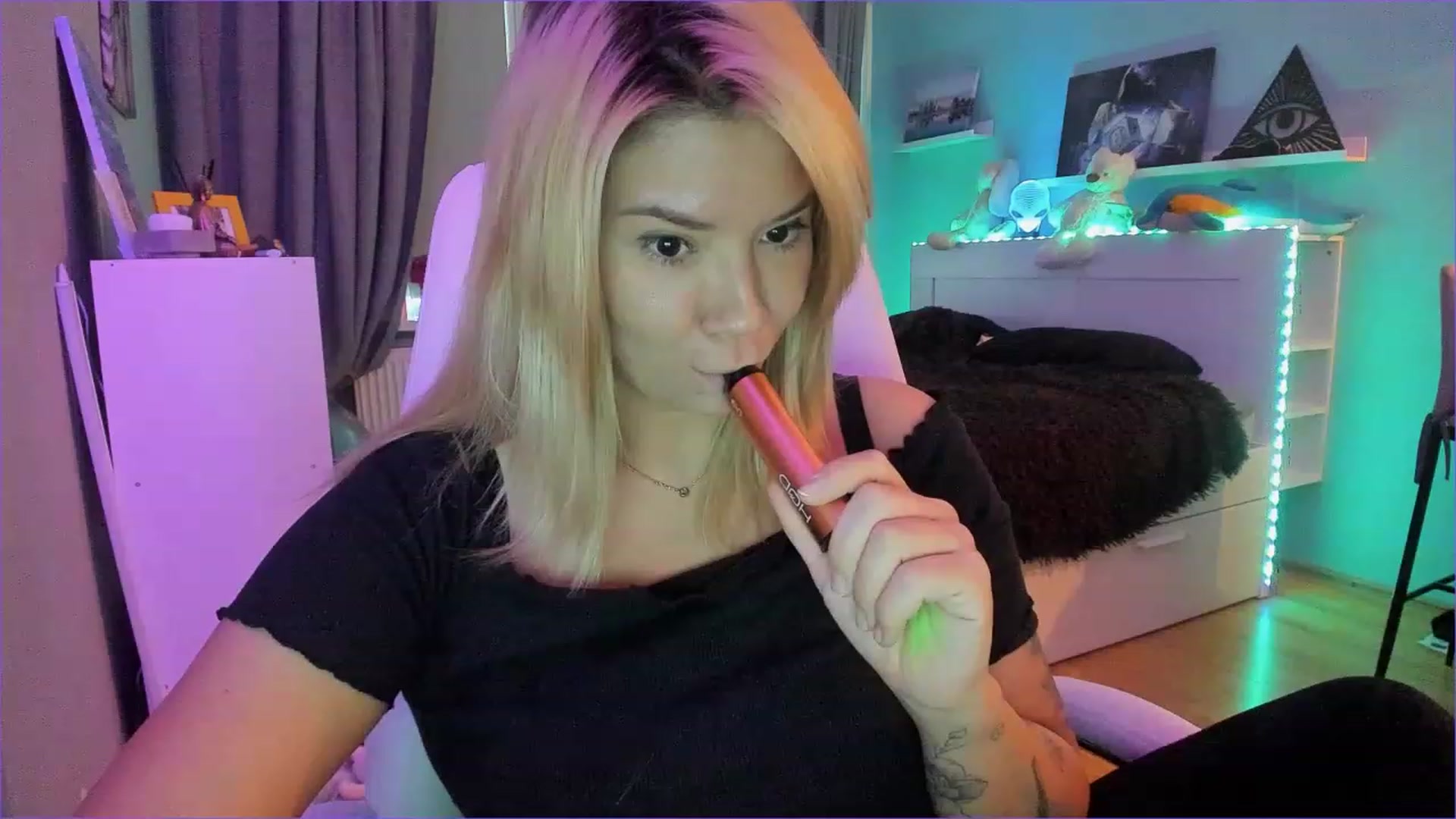 Gallery image thumbnail from NickyBlein's myfreecams stream on, 12/24/2022, 11:51 image 13 of 20