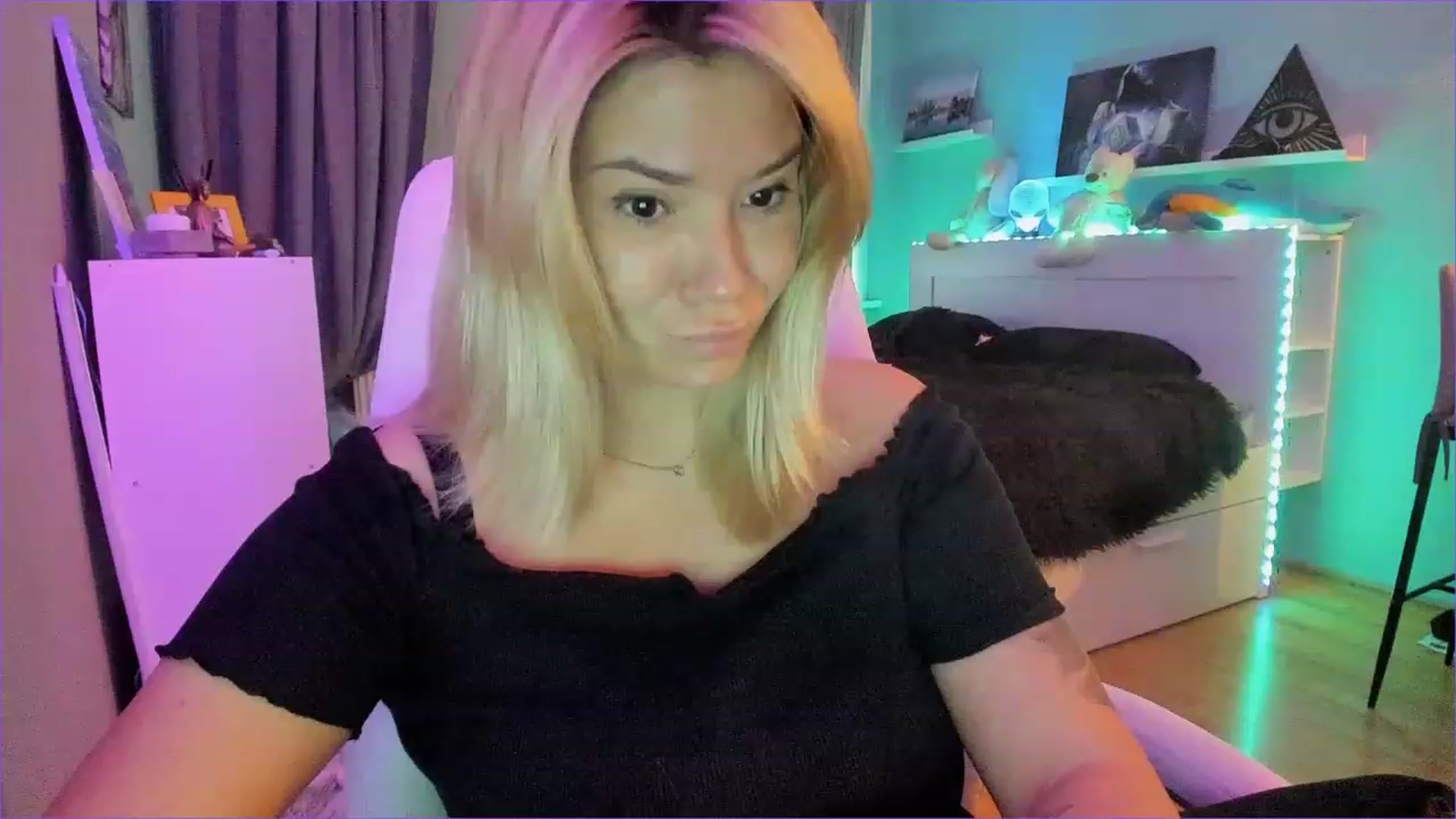 Gallery image thumbnail from NickyBlein's myfreecams stream on, 12/24/2022, 11:51 image 4 of 20