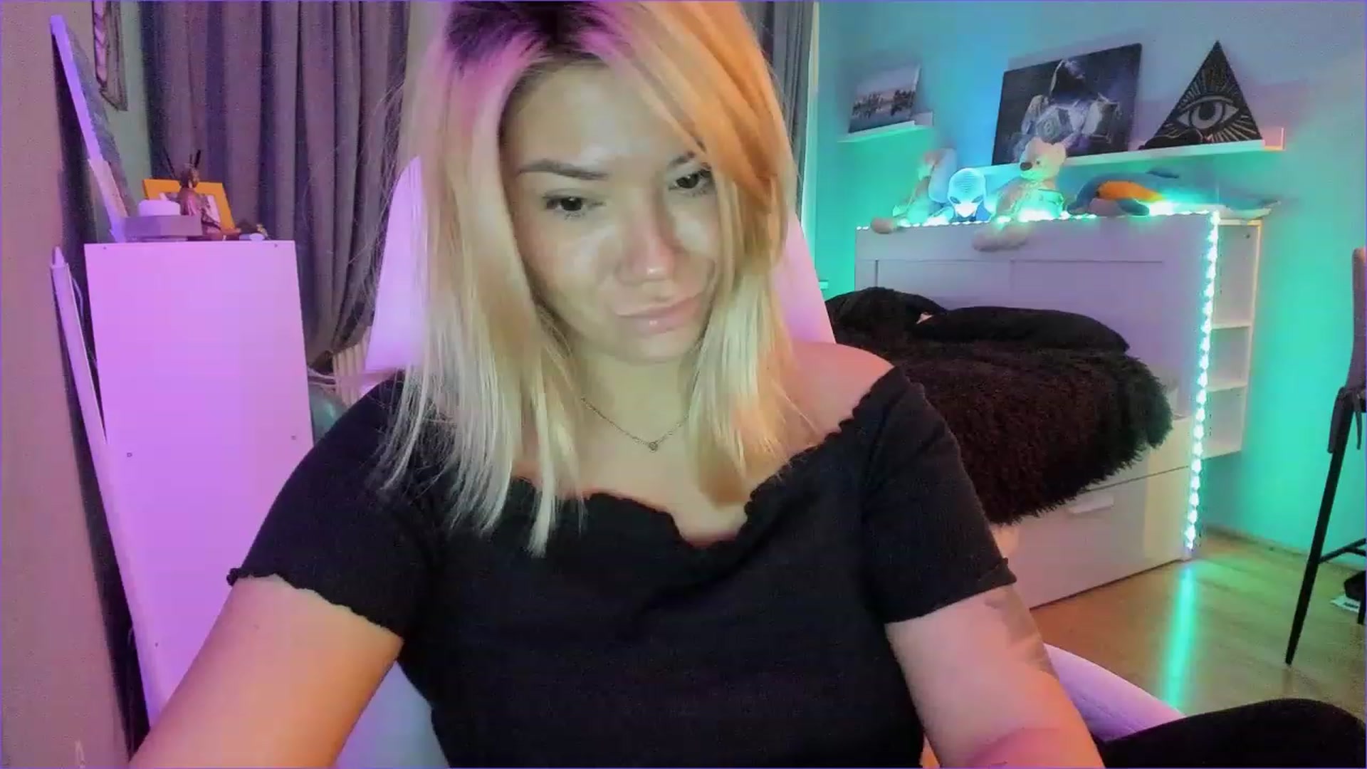 Gallery image thumbnail from NickyBlein's myfreecams stream on, 12/24/2022, 11:51 image 6 of 20