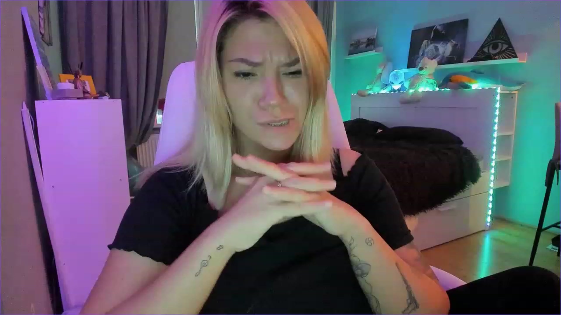 Gallery image thumbnail from NickyBlein's myfreecams stream on, 12/24/2022, 11:51 image 14 of 20