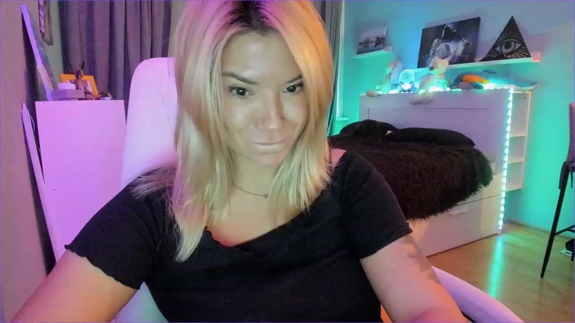 Gallery image thumbnail from NickyBlein's myfreecams stream on, 12/24/2022, 11:51 image 15 of 20