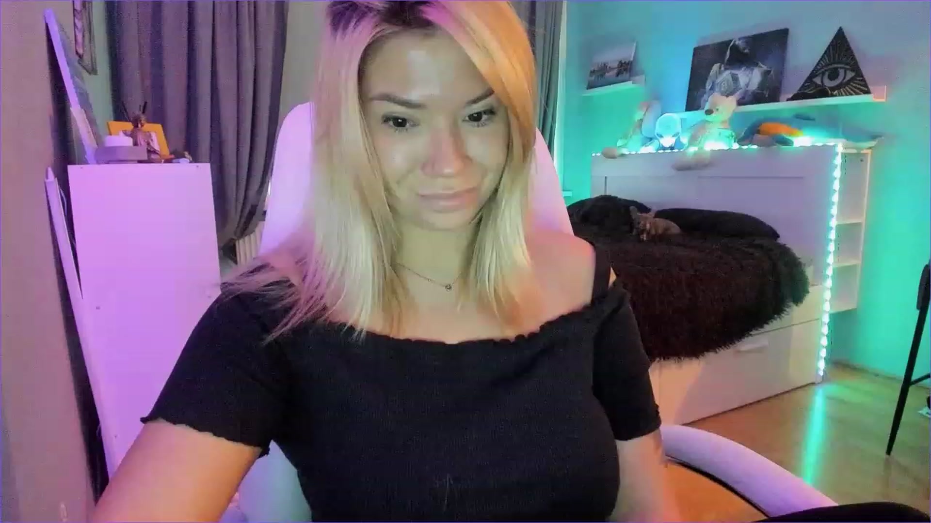 Gallery image thumbnail from NickyBlein's myfreecams stream on, 12/24/2022, 11:51 image 2 of 20