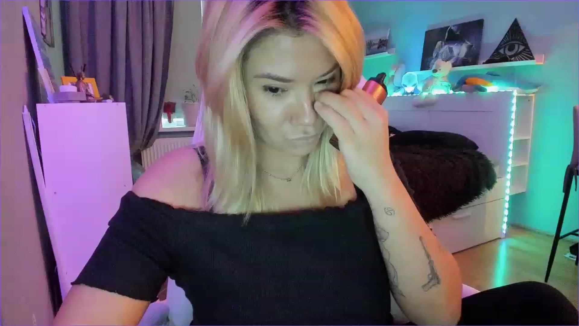Gallery image thumbnail from NickyBlein's myfreecams stream on, 12/24/2022, 11:51 image 20 of 20