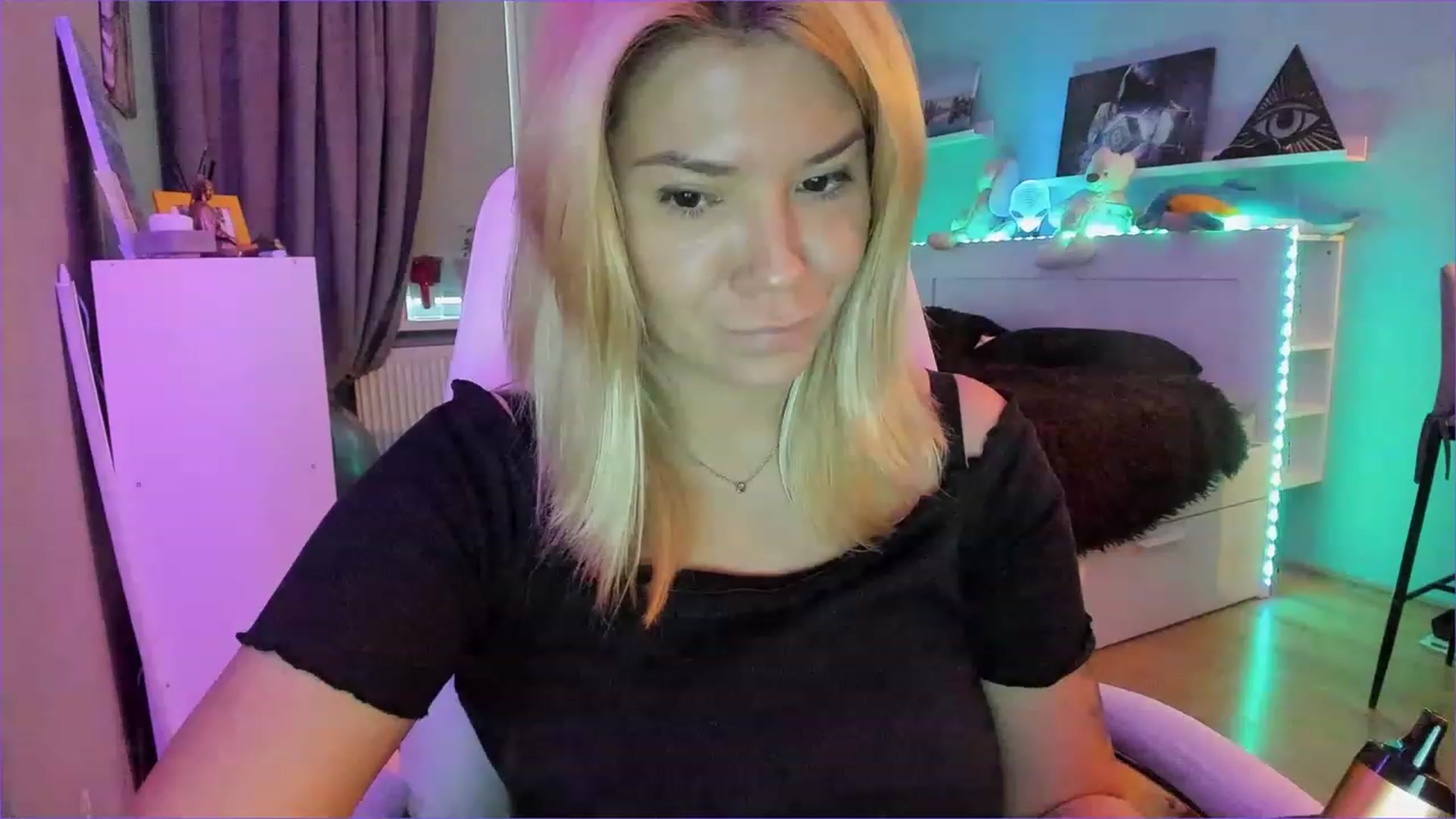 Gallery image thumbnail from NickyBlein's myfreecams stream on, 12/24/2022, 12:25 image 9 of 20