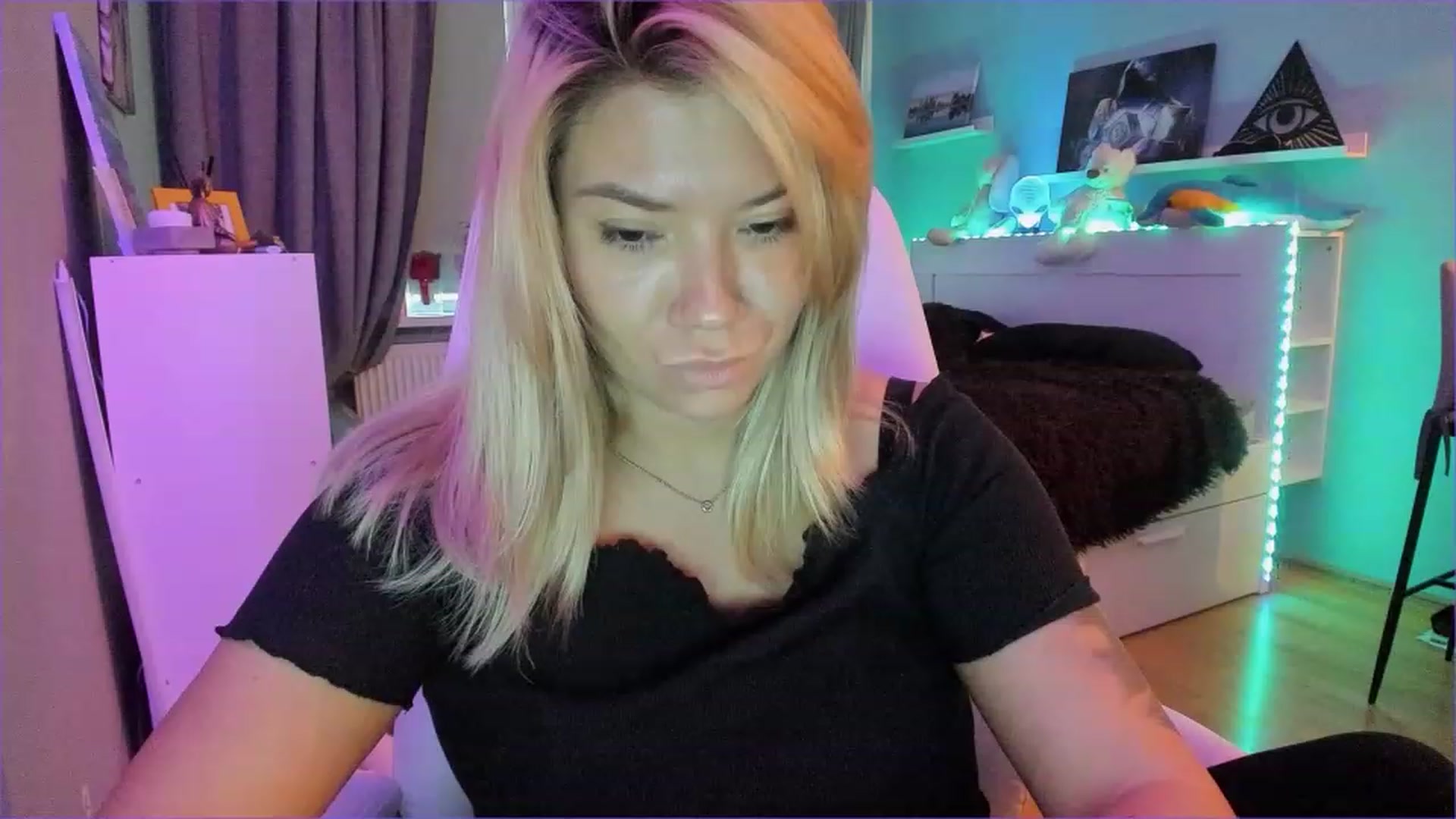 Gallery image thumbnail from NickyBlein's myfreecams stream on, 12/24/2022, 12:25 image 4 of 20