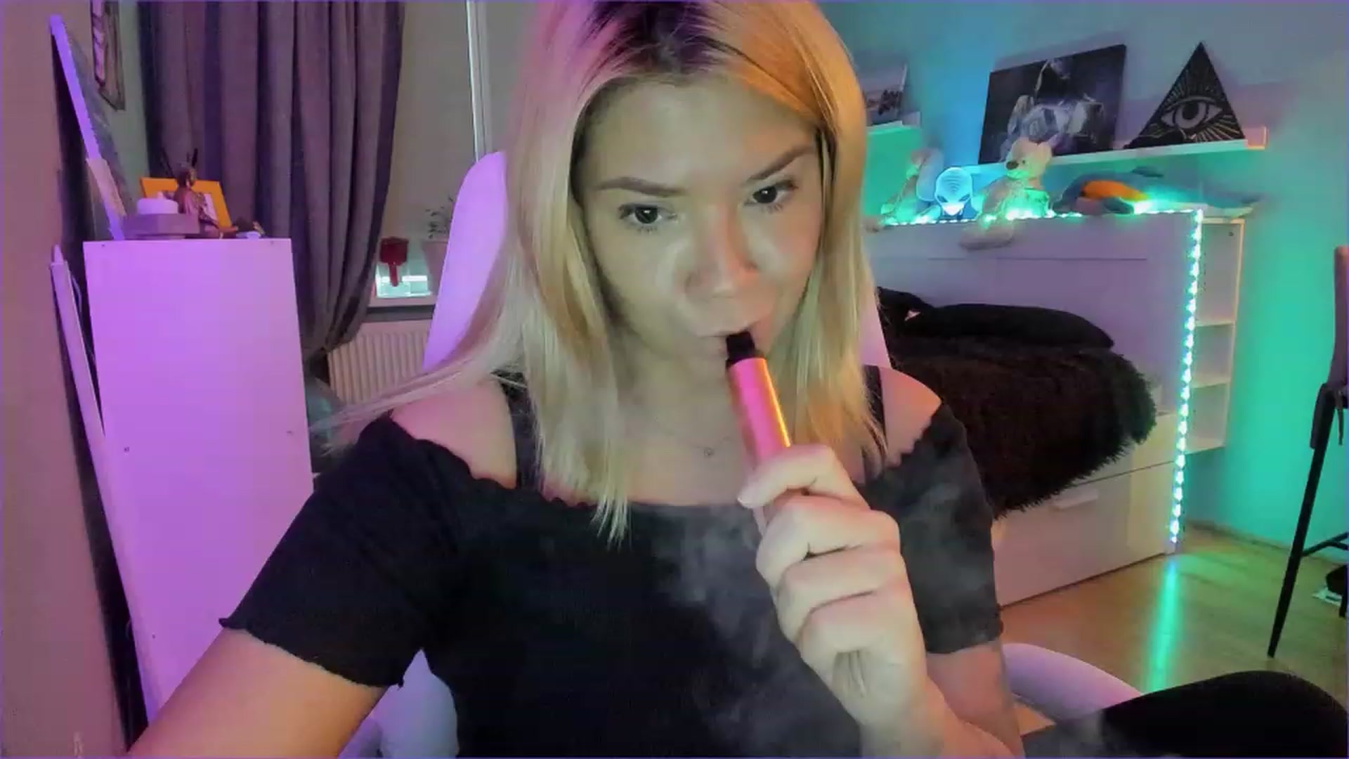 Gallery image thumbnail from NickyBlein's myfreecams stream on, 12/24/2022, 12:25 image 1 of 20