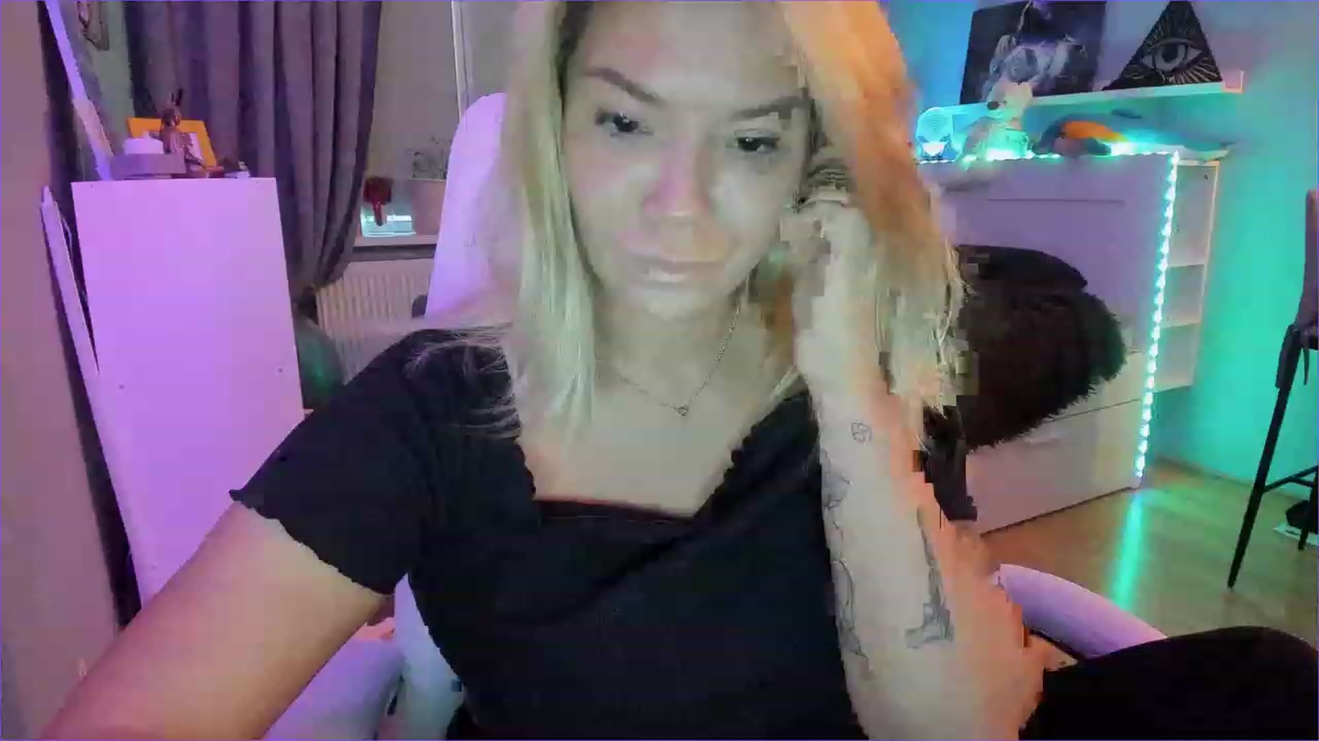 Gallery image thumbnail from NickyBlein's myfreecams stream on, 12/24/2022, 12:25 image 20 of 20
