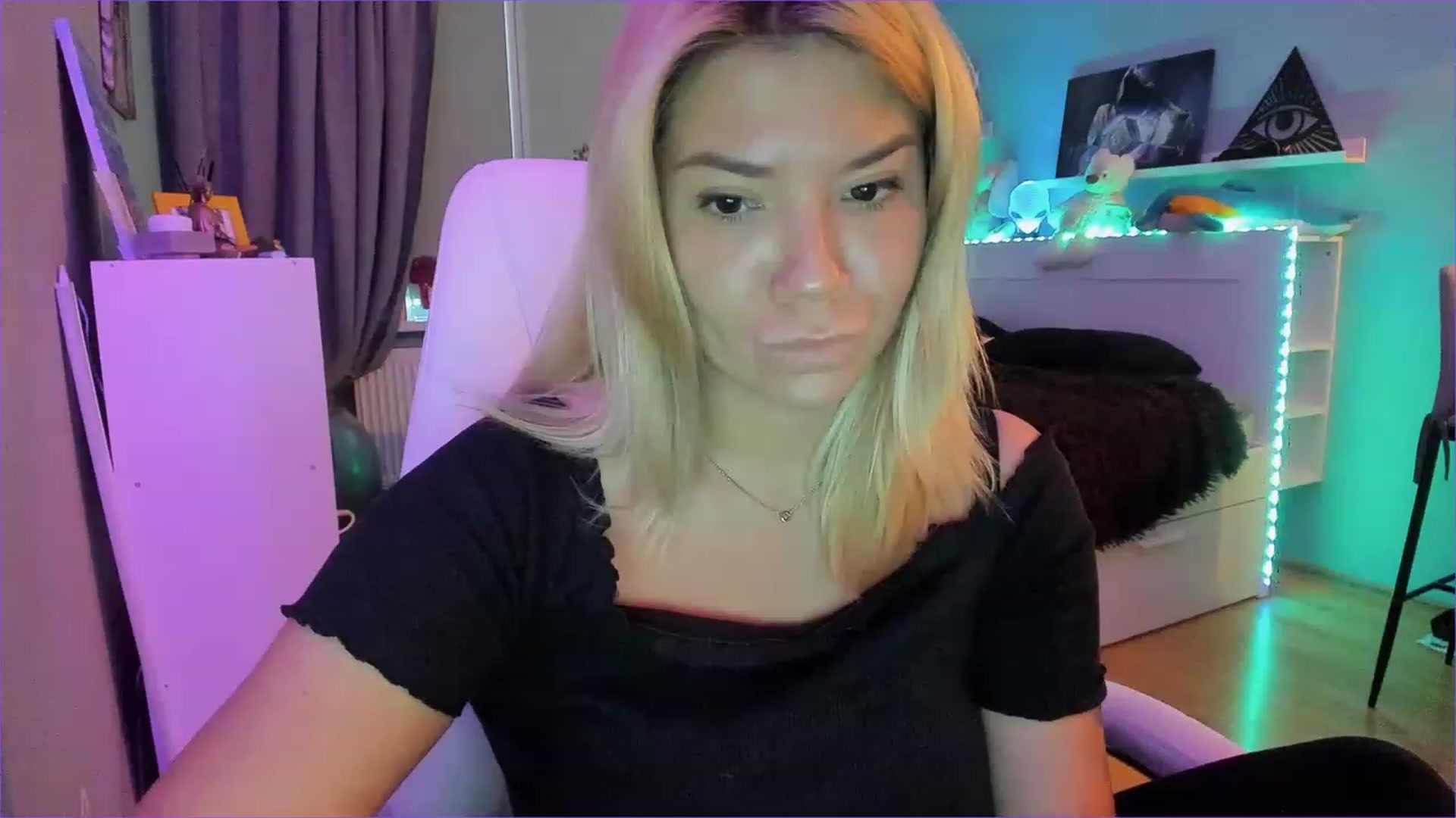 Gallery image thumbnail from NickyBlein's myfreecams stream on, 12/24/2022, 12:25 image 12 of 20