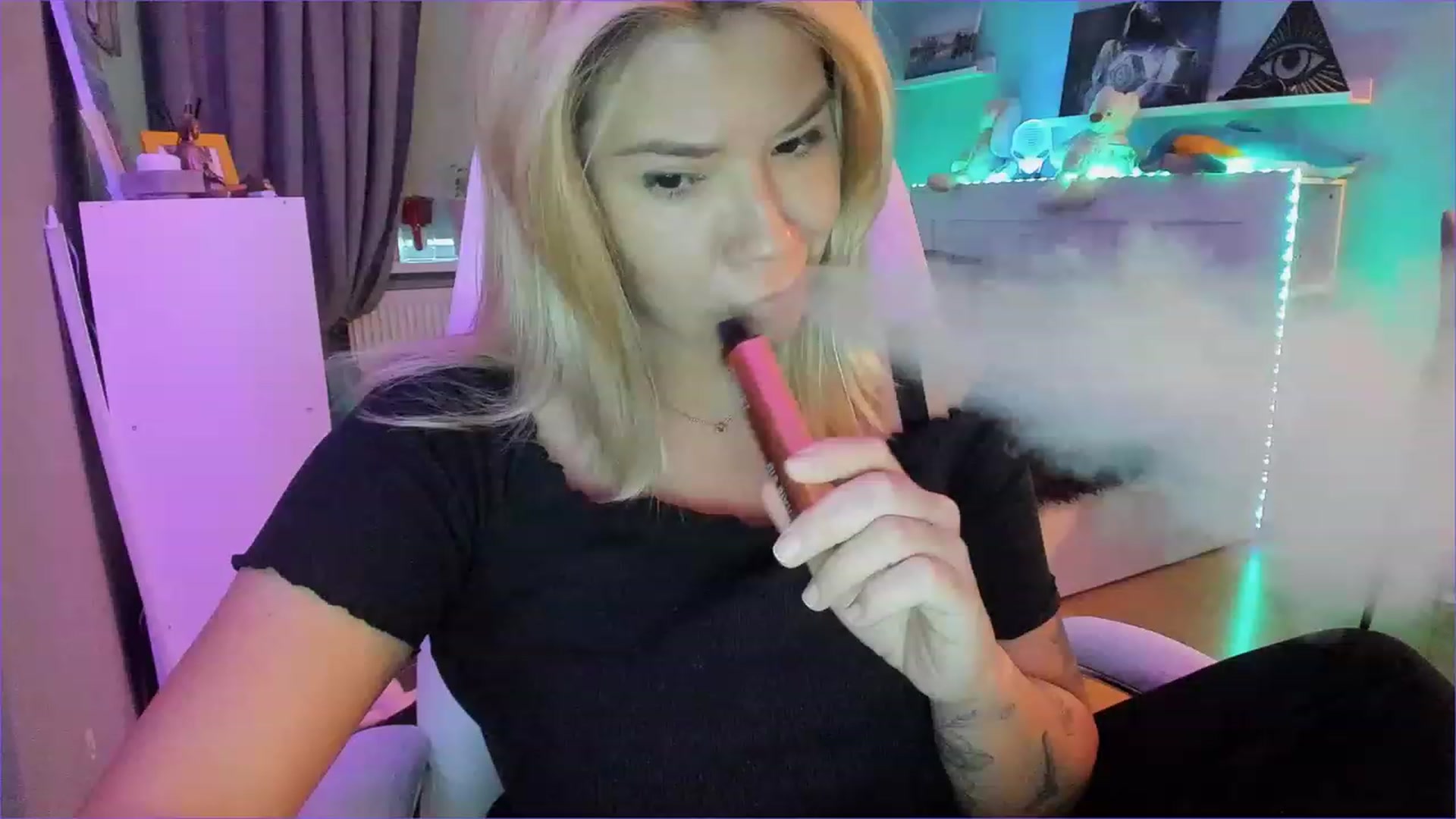 Gallery image thumbnail from NickyBlein's myfreecams stream on, 12/24/2022, 12:25 image 16 of 20