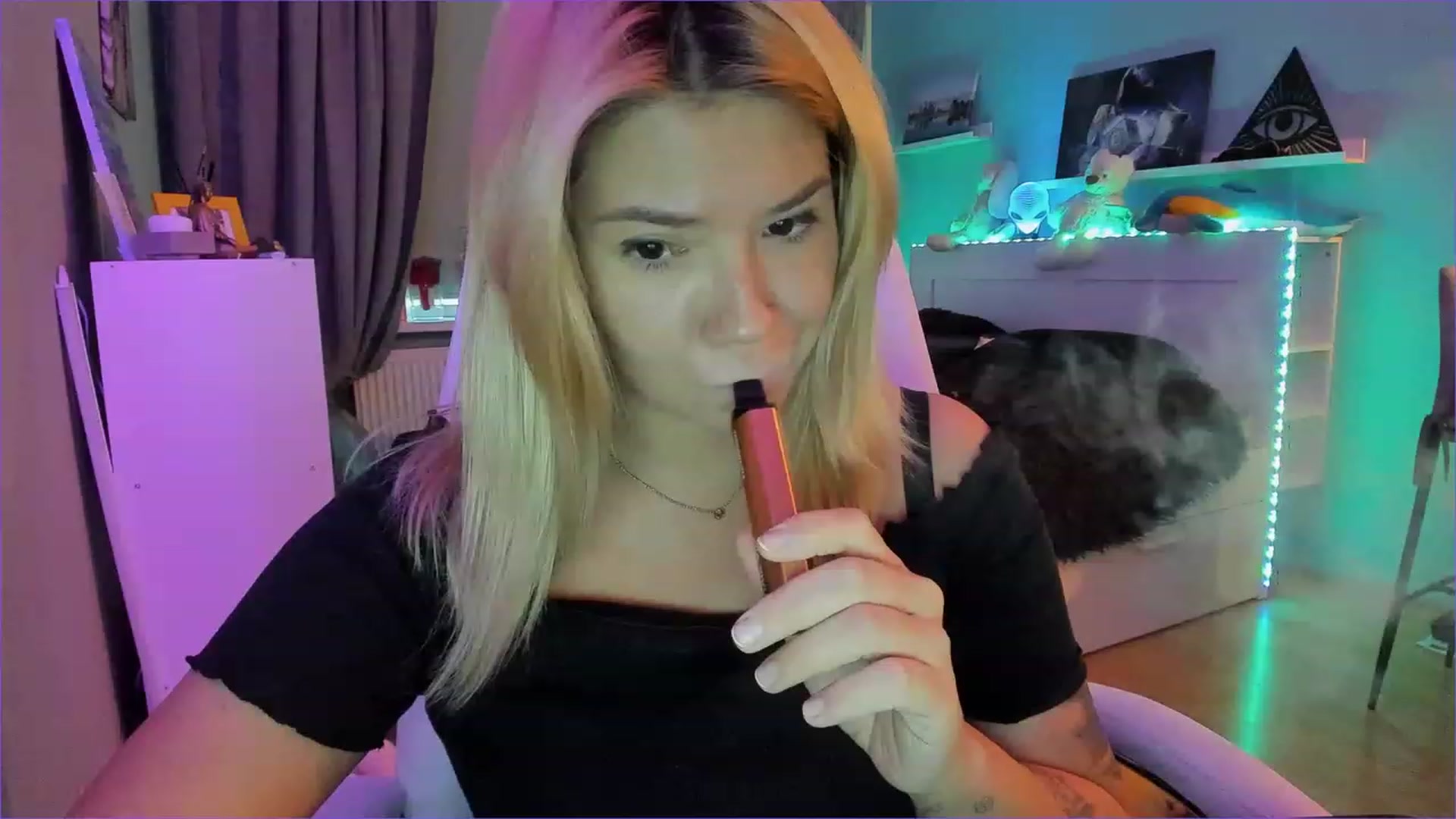 Gallery image thumbnail from NickyBlein's myfreecams stream on, 12/24/2022, 12:25 image 10 of 20