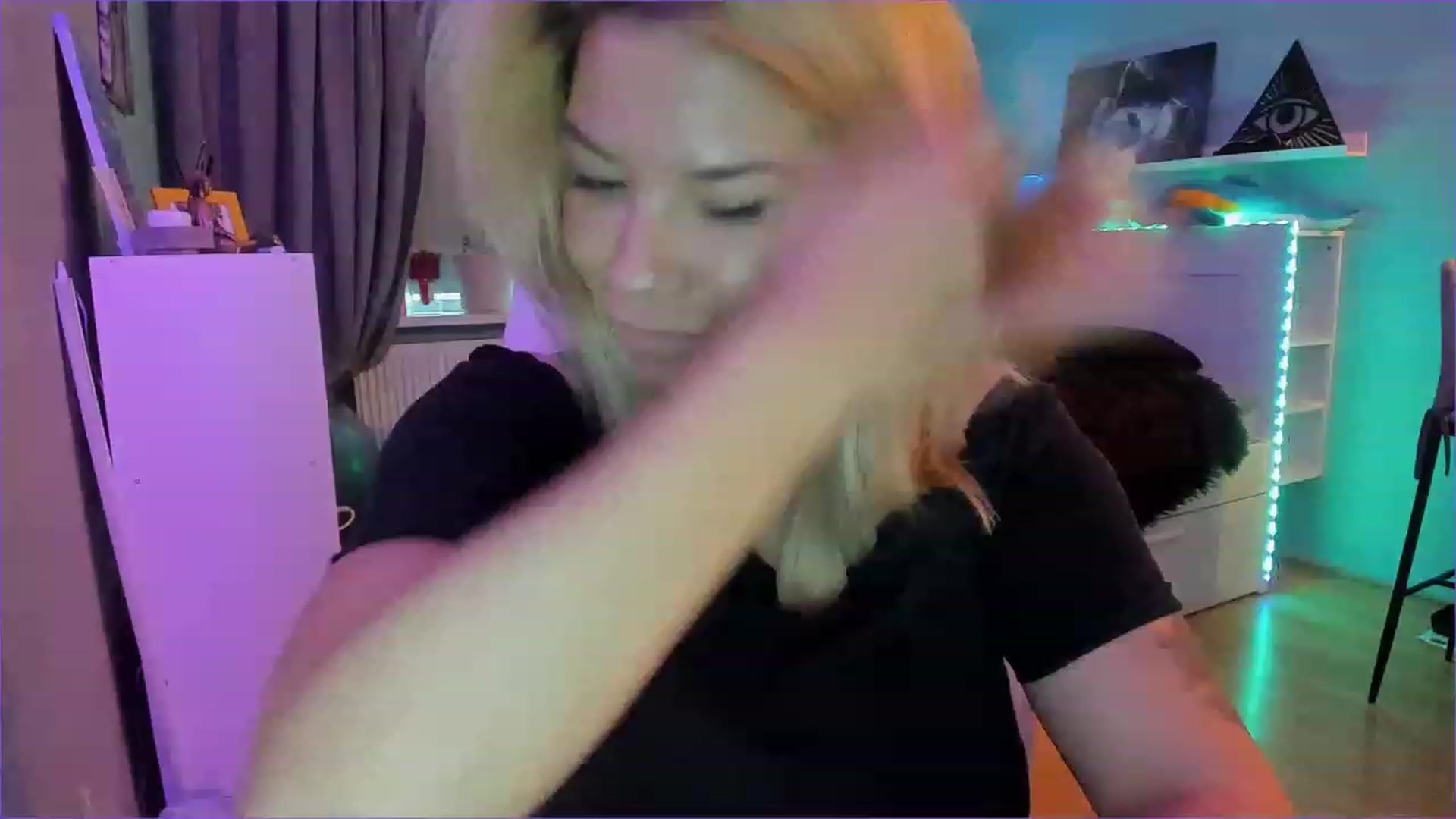 Gallery image thumbnail from NickyBlein's myfreecams stream on, 12/24/2022, 12:25 image 8 of 20