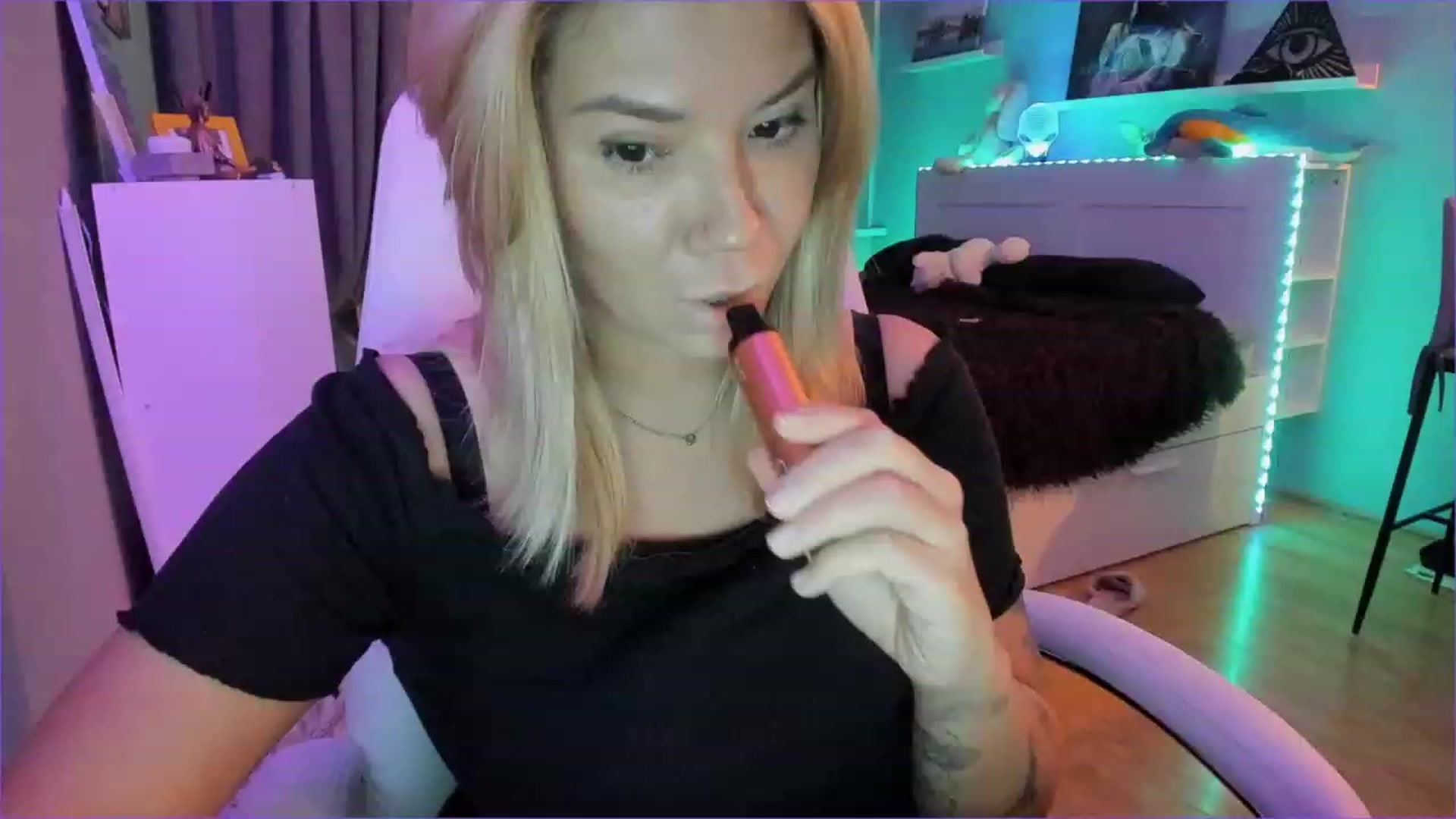 Gallery image thumbnail from NickyBlein's myfreecams stream on, 12/24/2022, 14:01 image 7 of 20