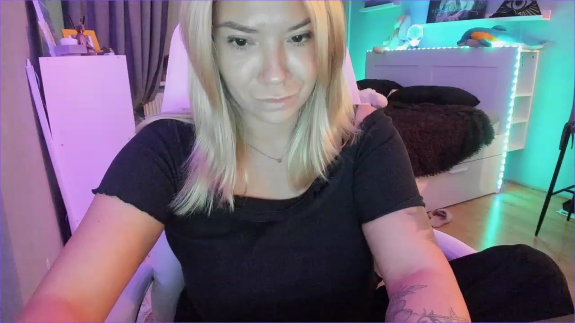 Gallery image thumbnail from NickyBlein's myfreecams stream on, 12/24/2022, 14:01 image 20 of 20