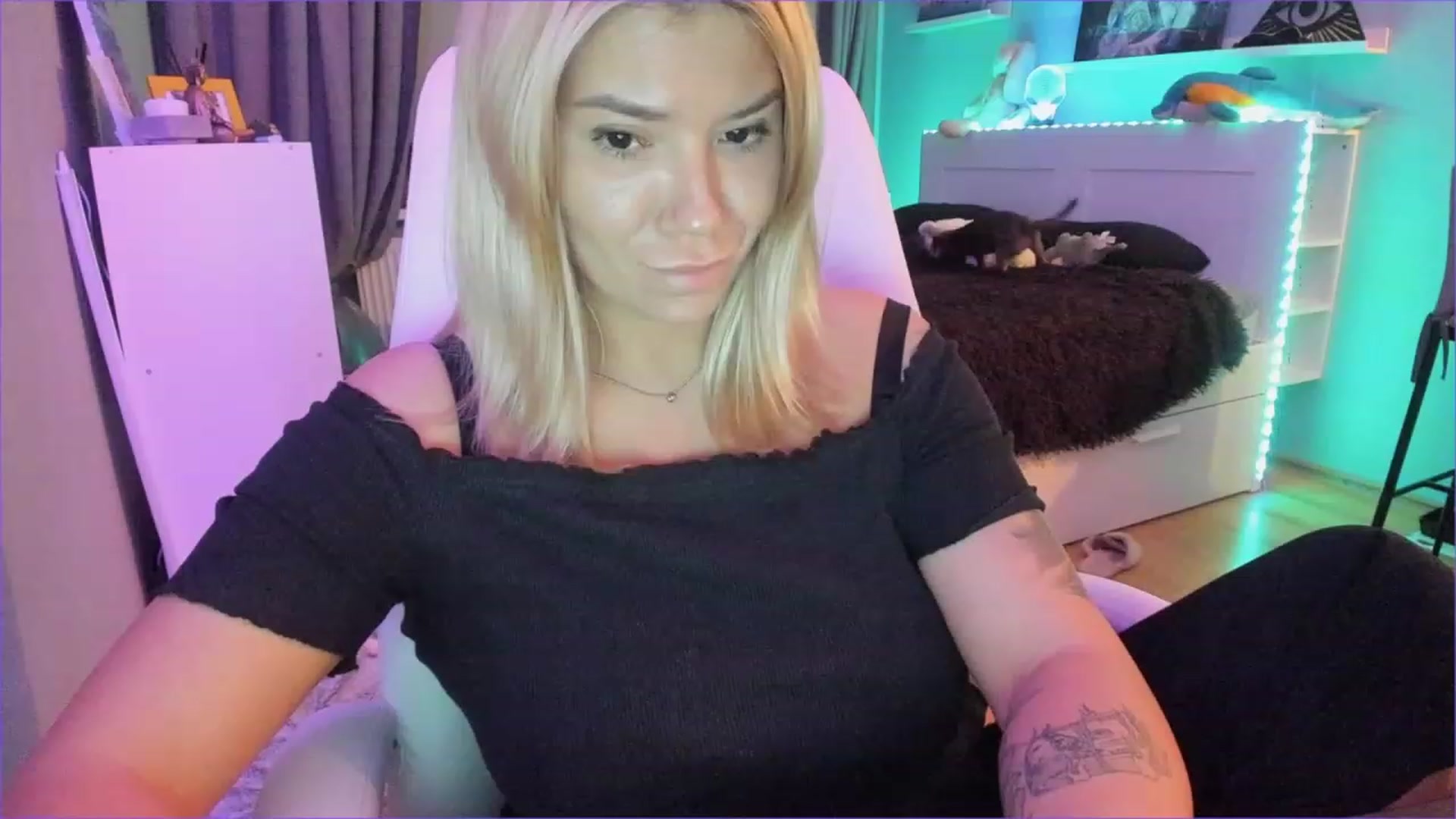 Gallery image thumbnail from NickyBlein's myfreecams stream on, 12/24/2022, 14:01 image 15 of 20