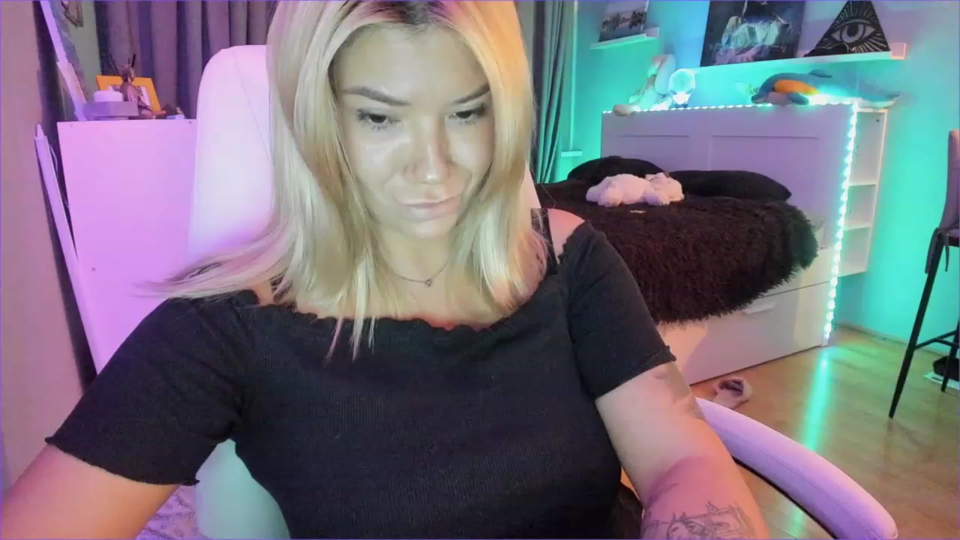 Gallery image thumbnail from NickyBlein's myfreecams stream on, 12/24/2022, 14:01 image 11 of 20