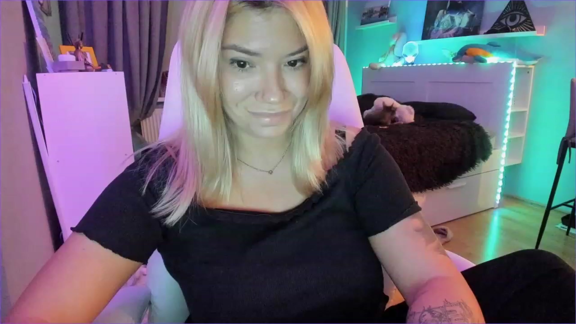 Gallery image thumbnail from NickyBlein's myfreecams stream on, 12/24/2022, 14:01 image 10 of 20