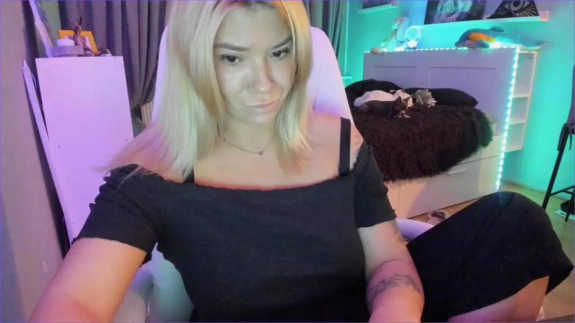 Gallery image thumbnail from NickyBlein's myfreecams stream on, 12/24/2022, 14:01 image 14 of 20