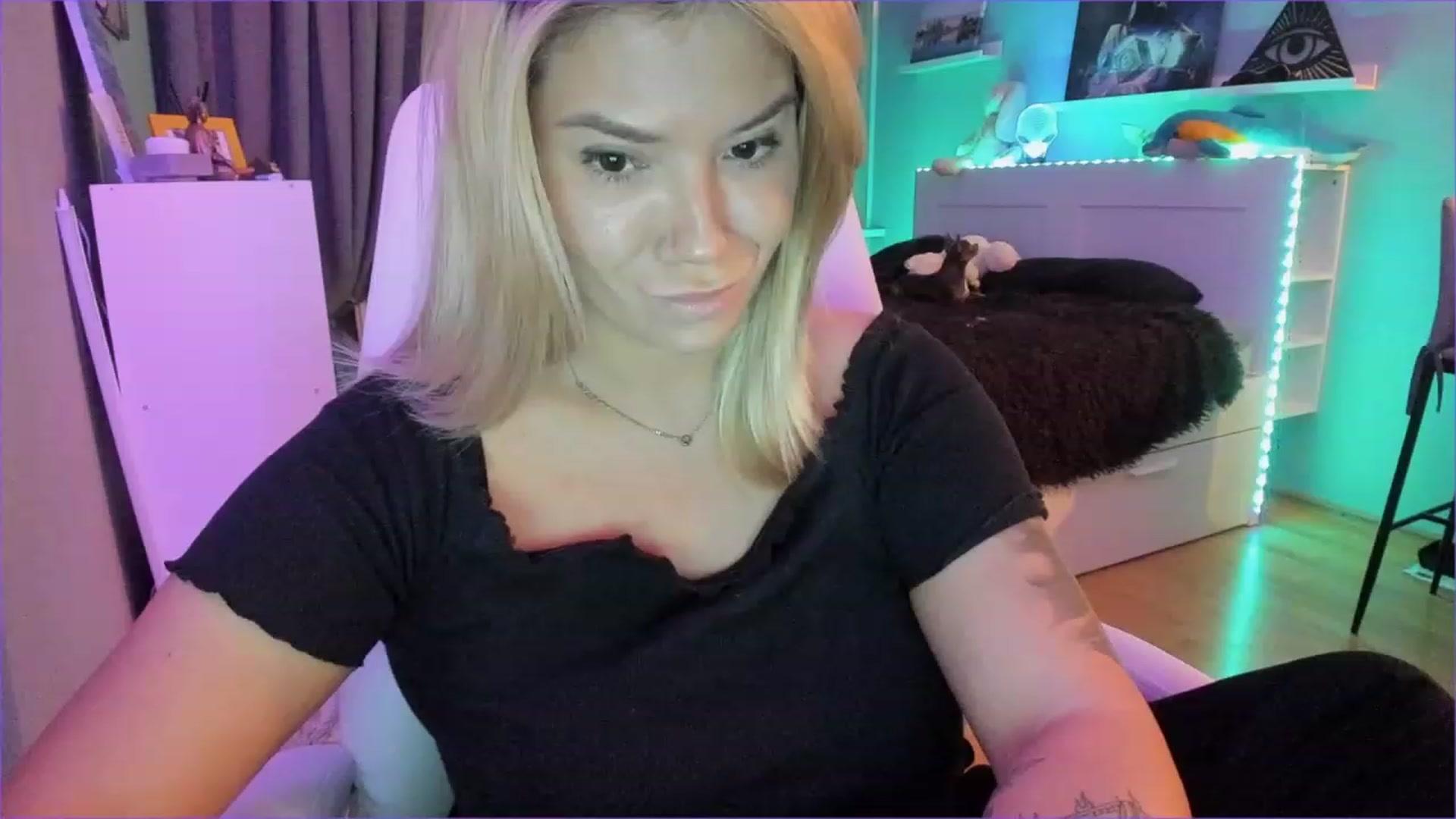 Gallery image thumbnail from NickyBlein's myfreecams stream on, 12/24/2022, 14:01 image 2 of 20