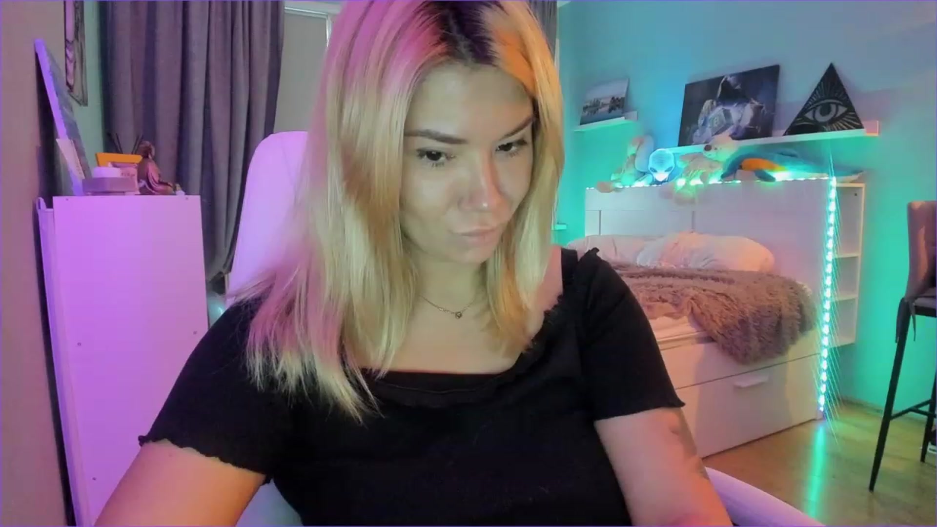 Gallery image thumbnail from NickyBlein's myfreecams stream on, 12/26/2022, 09:53 image 7 of 20