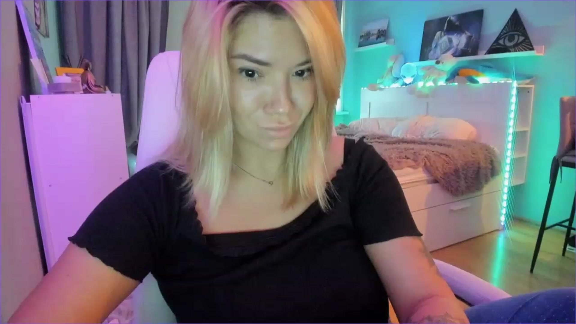 Gallery image thumbnail from NickyBlein's myfreecams stream on, 12/26/2022, 09:53 image 11 of 20
