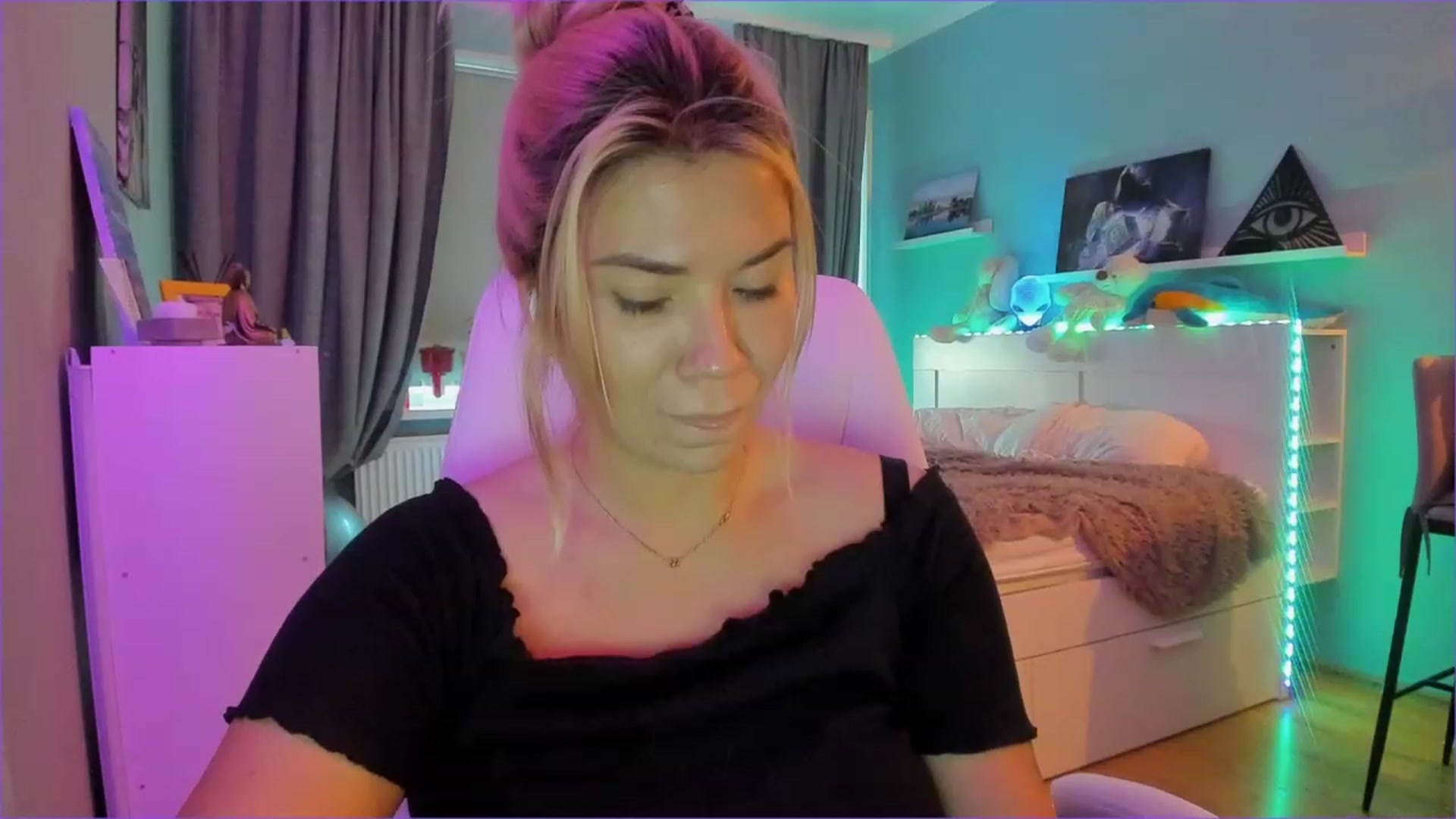 Gallery image thumbnail from NickyBlein's myfreecams stream on, 12/26/2022, 09:53 image 19 of 20