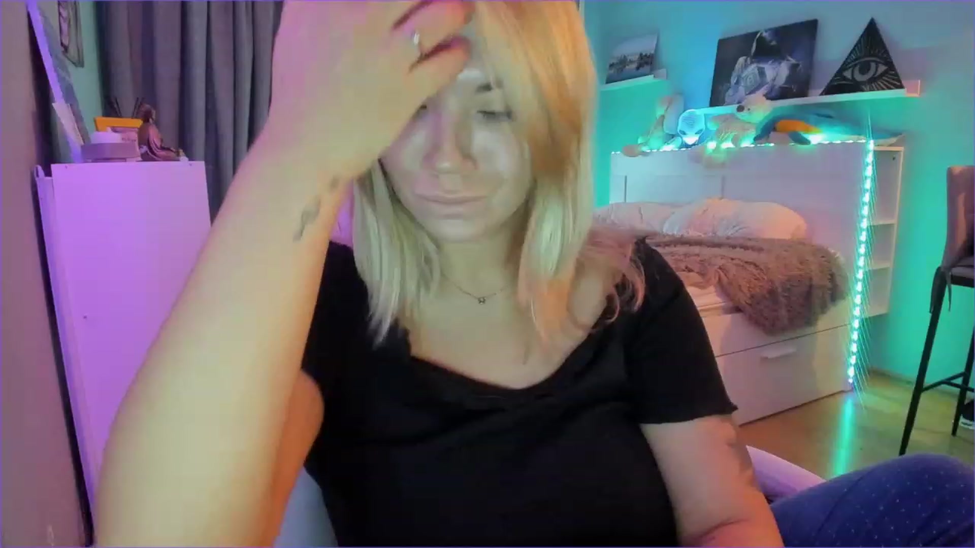 Gallery image thumbnail from NickyBlein's myfreecams stream on, 12/26/2022, 09:53 image 10 of 20