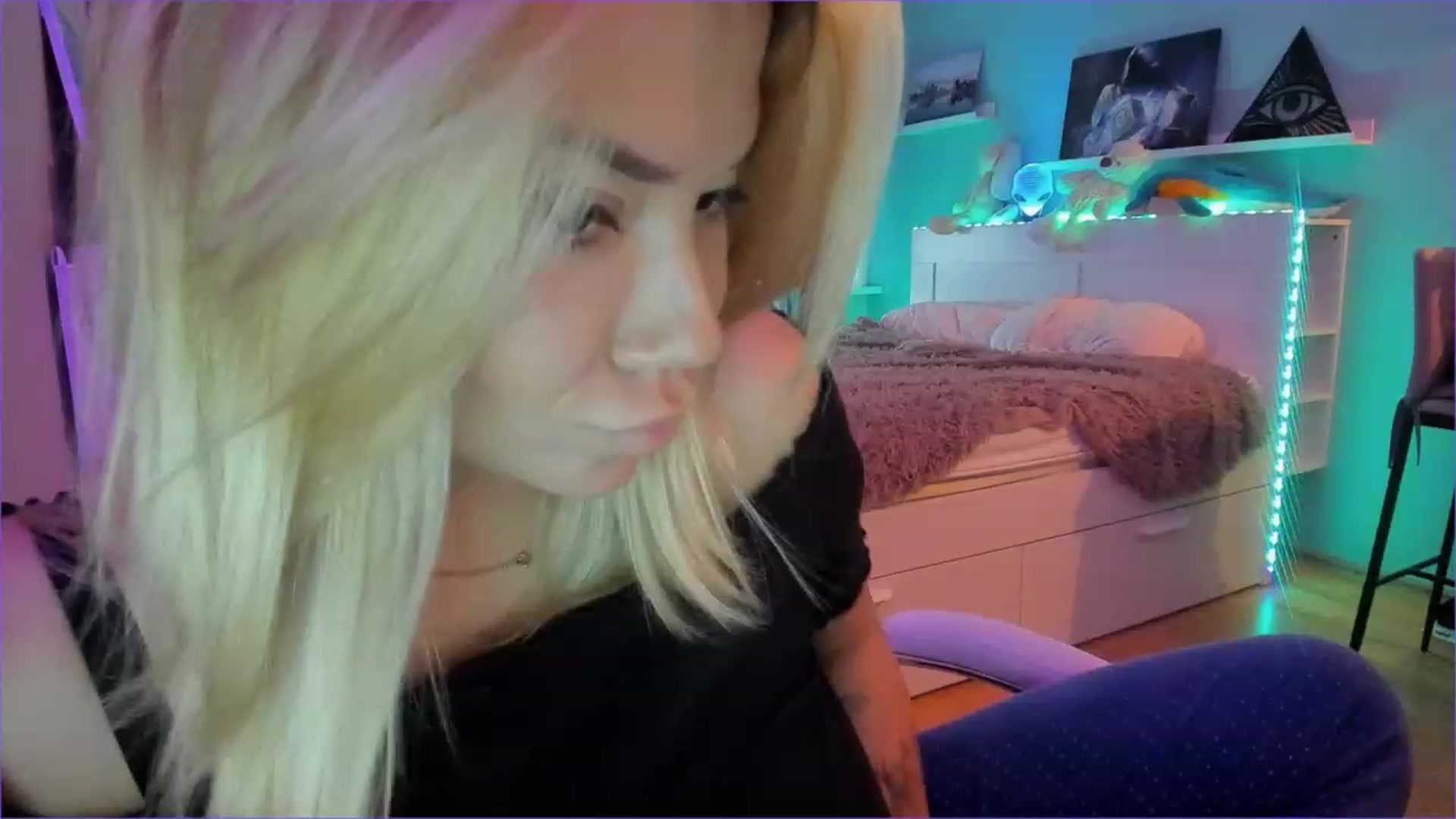 Gallery image thumbnail from NickyBlein's myfreecams stream on, 12/26/2022, 09:53 image 12 of 20