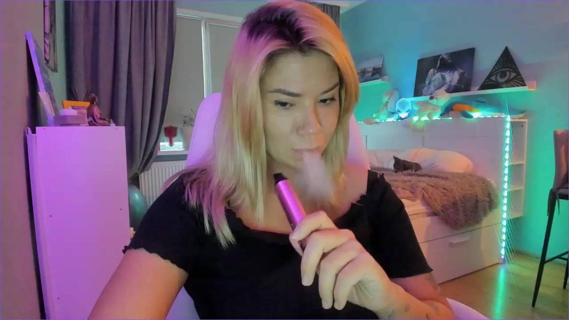 Gallery image thumbnail from NickyBlein's myfreecams stream on, 12/26/2022, 09:53 image 4 of 20