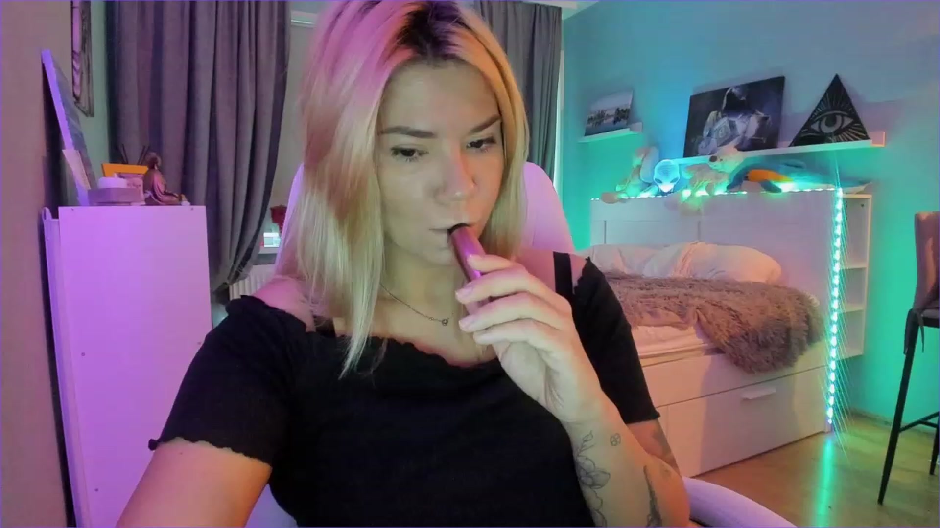 Gallery image thumbnail from NickyBlein's myfreecams stream on, 12/26/2022, 09:53 image 3 of 20