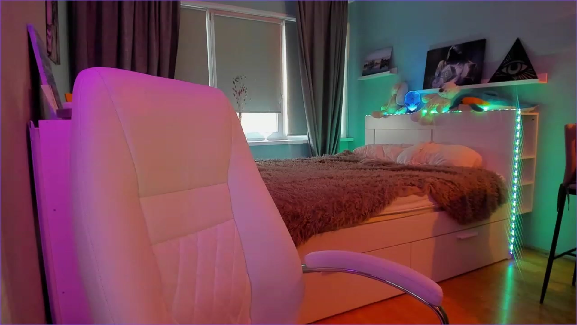 Gallery image thumbnail from NickyBlein's myfreecams stream on, 12/26/2022, 09:53 image 17 of 20